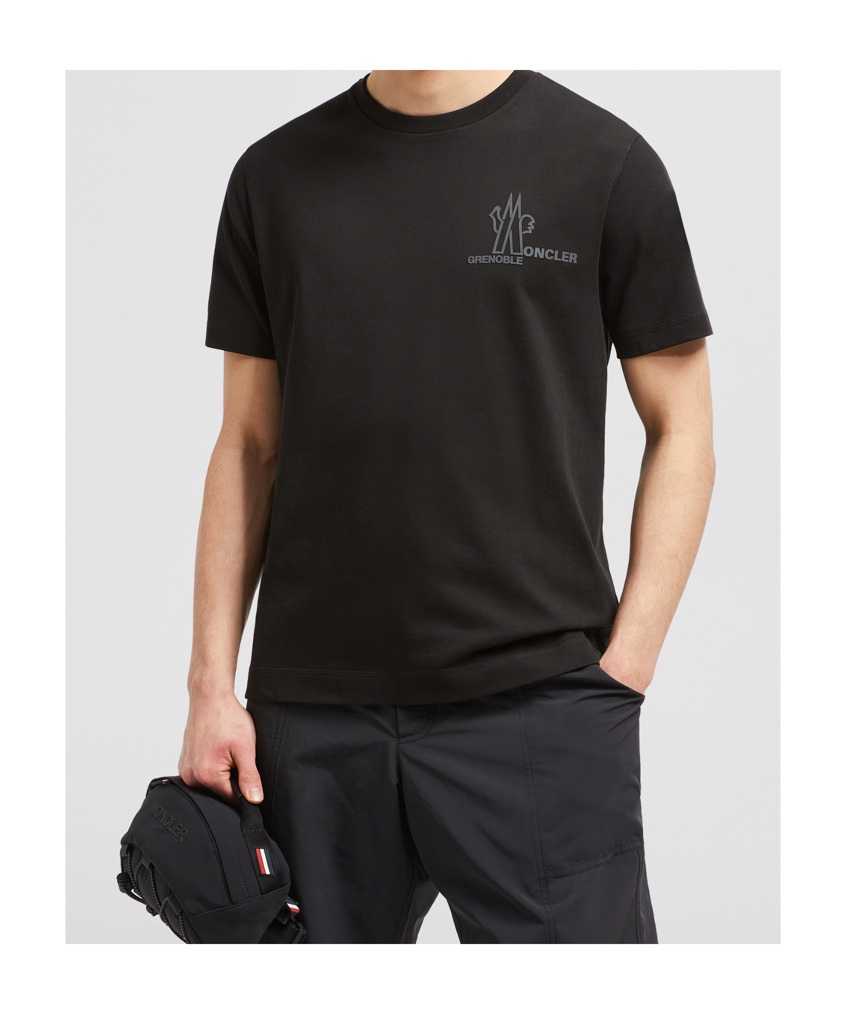 Moncler Chest Logo Print T-shirt In Black