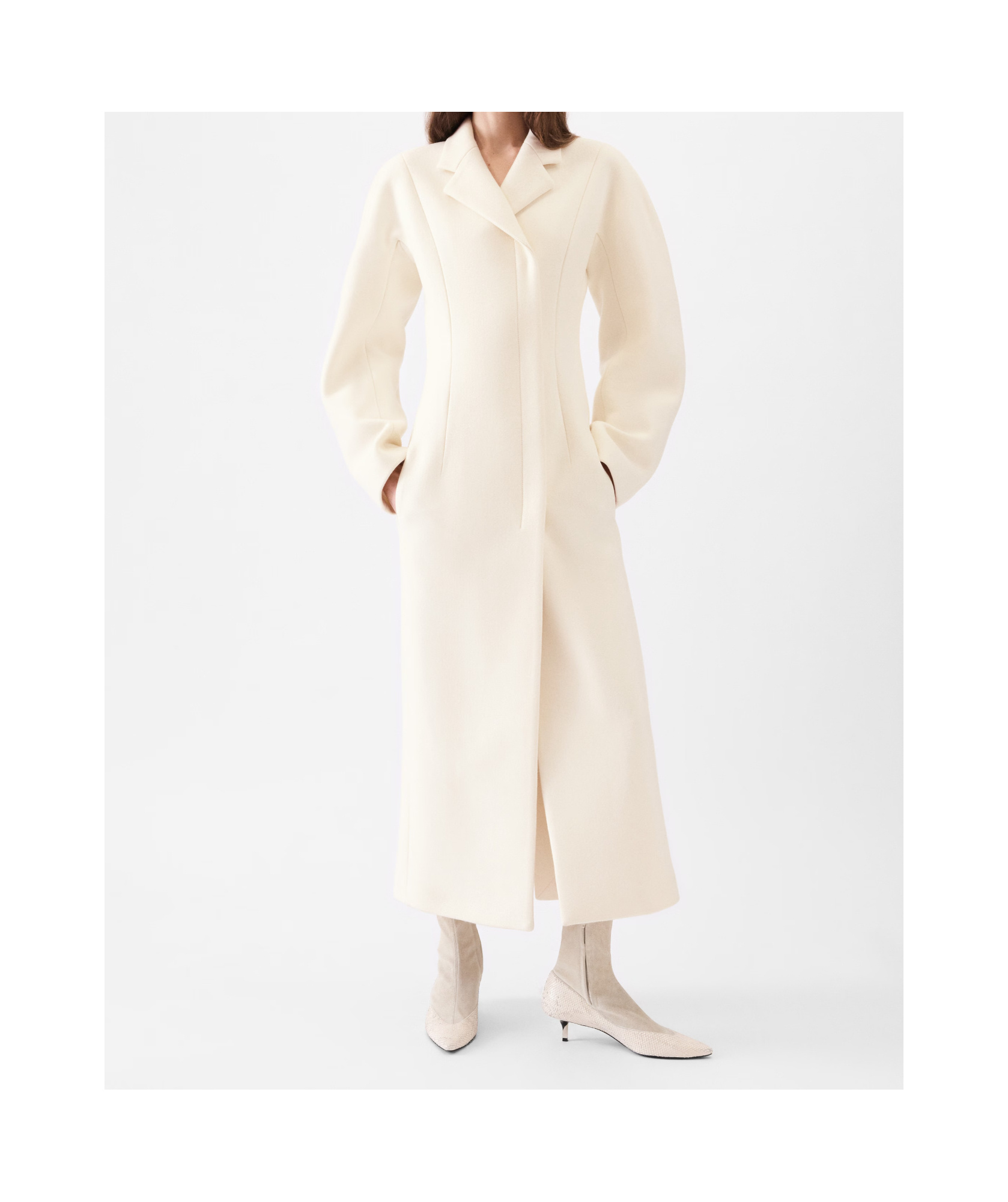 Jacquemus The Curvo Coat In White