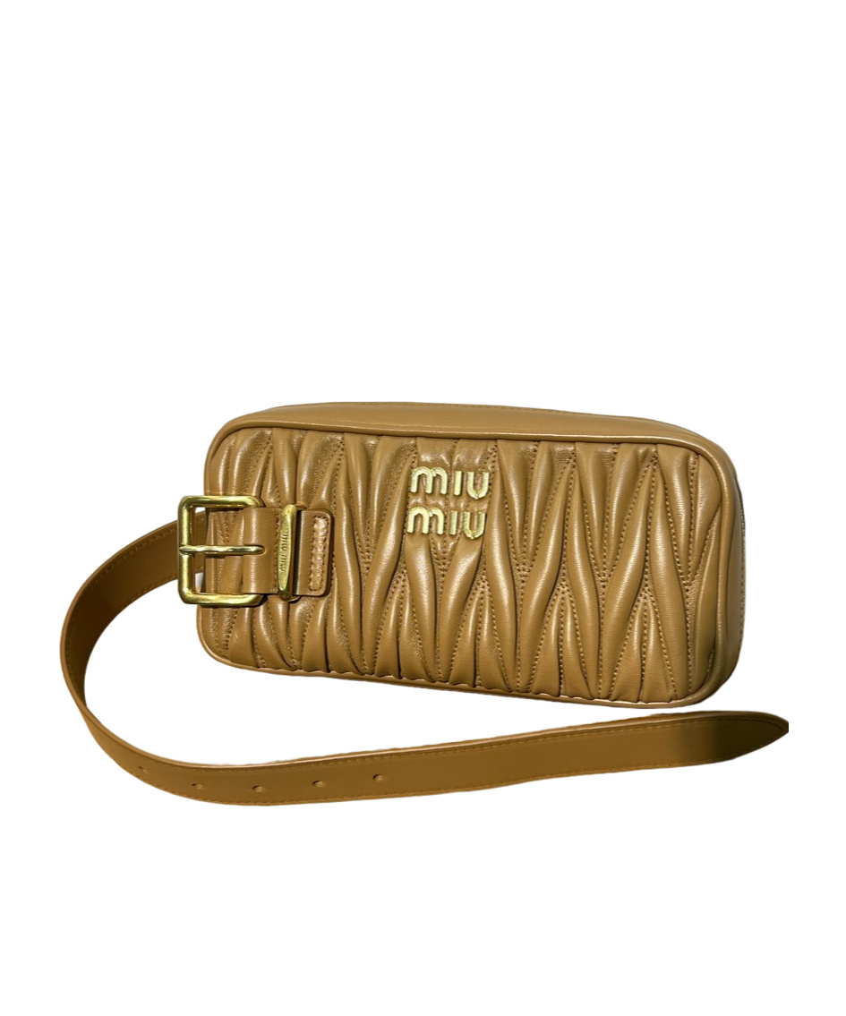 Miu Miu Logo Clutch In Brown