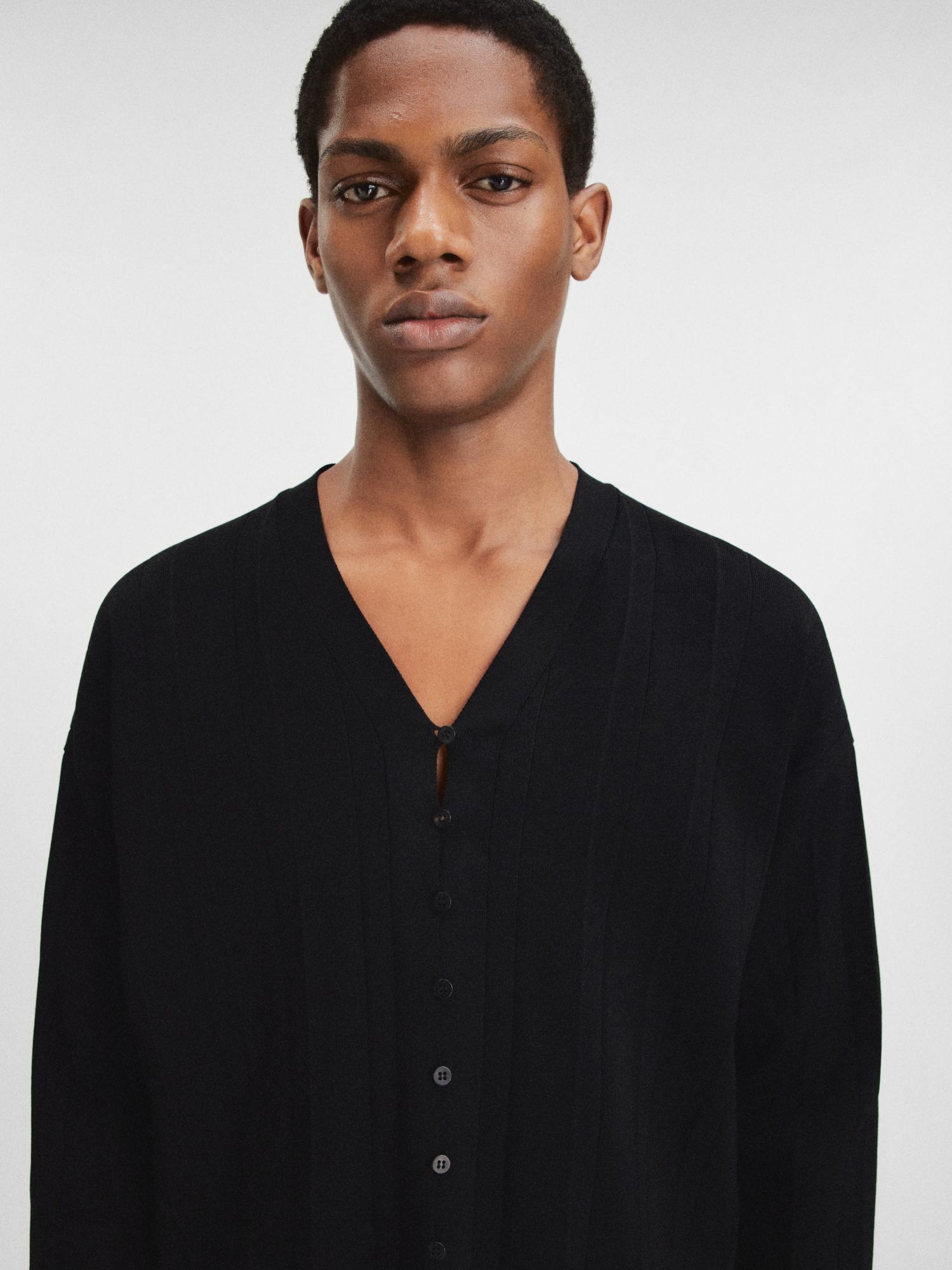 Jacquemus V-neck Pleated Sweater In Black