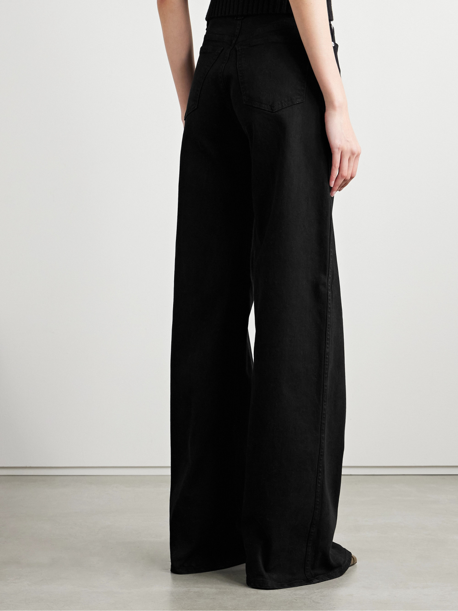 Khaite Vivian Straight-leg Ankle Jeans In Black