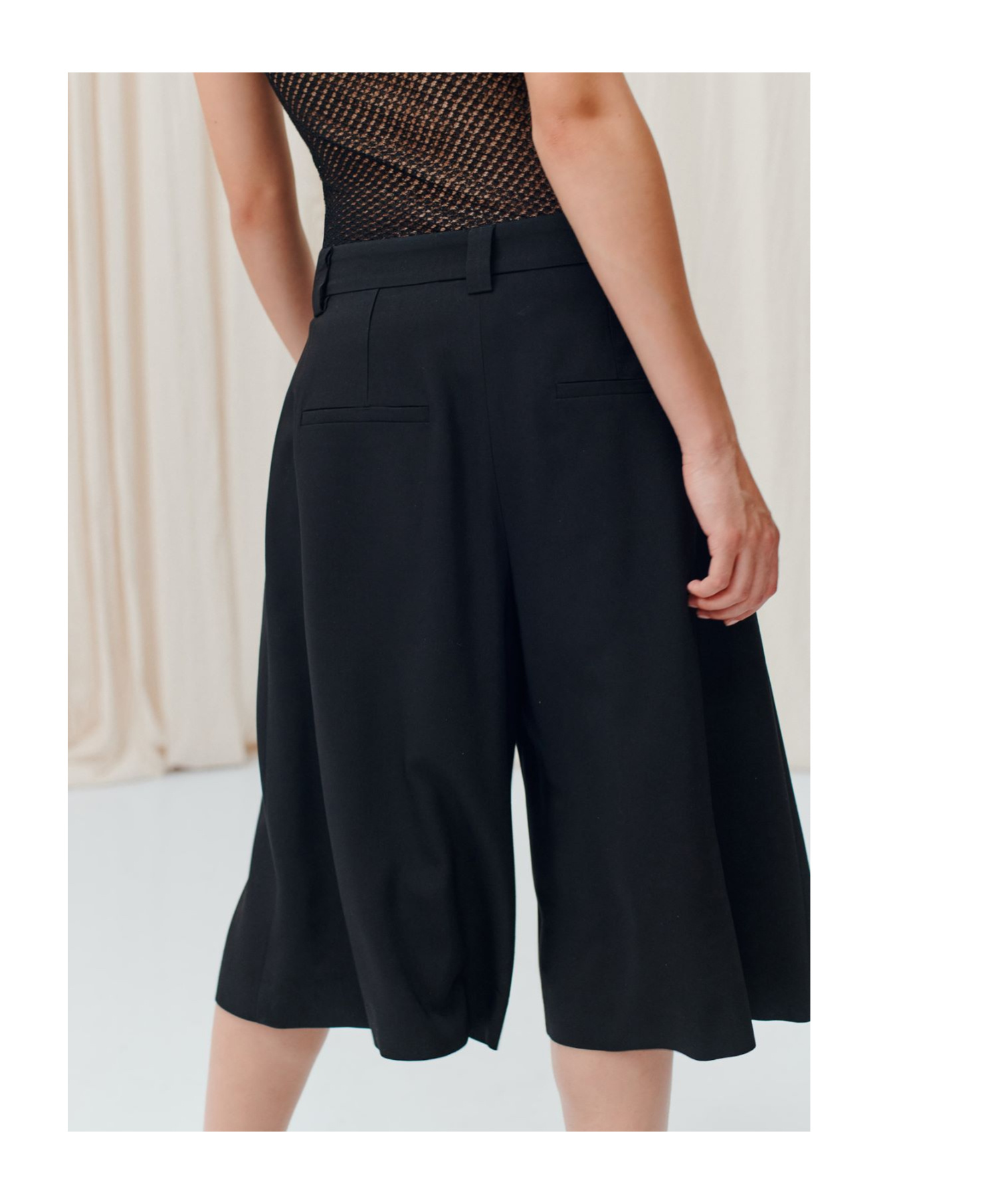 Marella Pleated Shorts In Black
