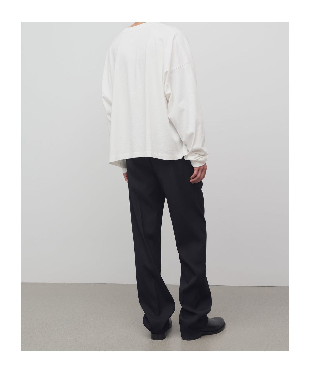 The Row Belt-loop Casual Pants In Black