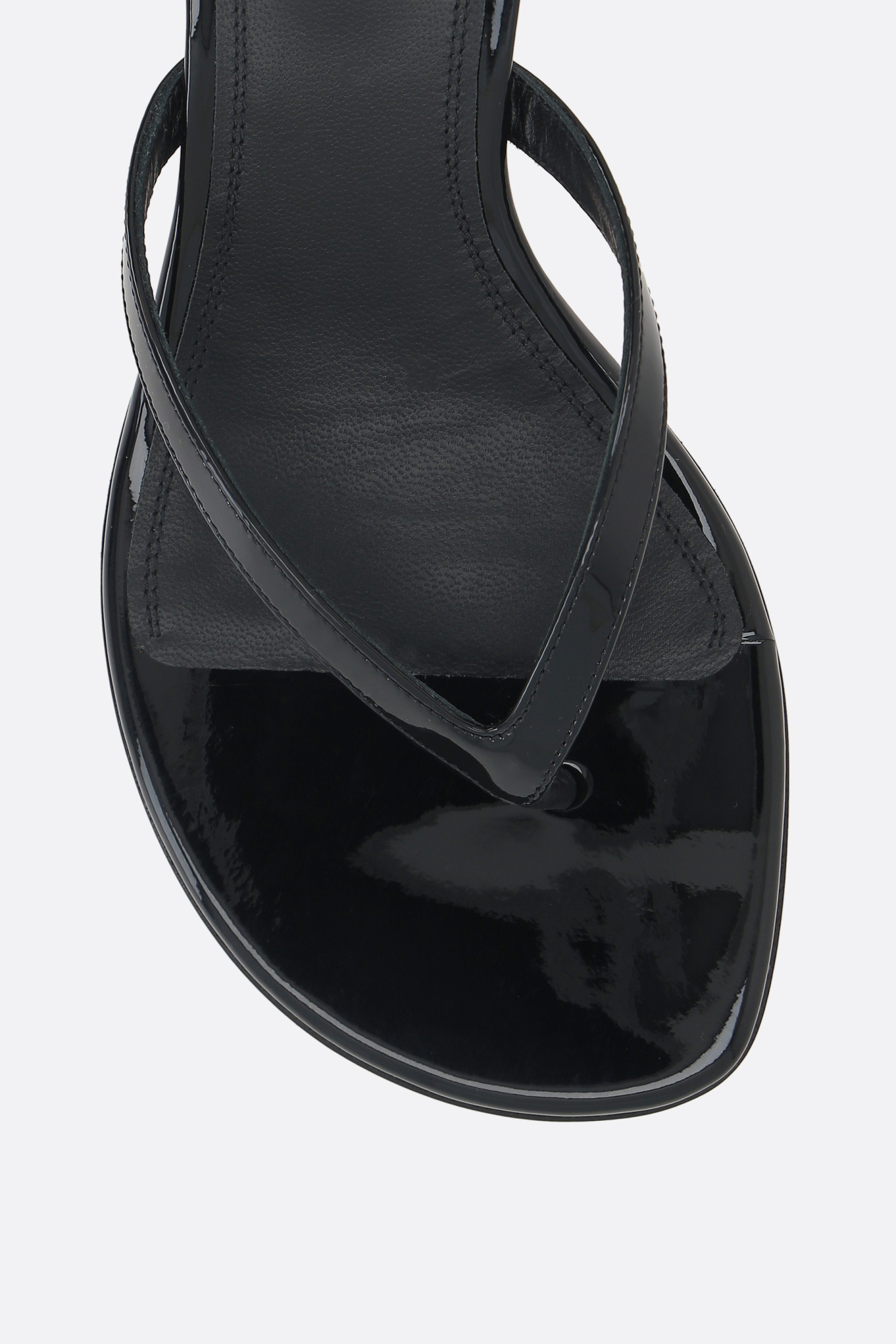 AMINA MUADDI JULIETTE THONG SANDALS IN PATENT LEATHER