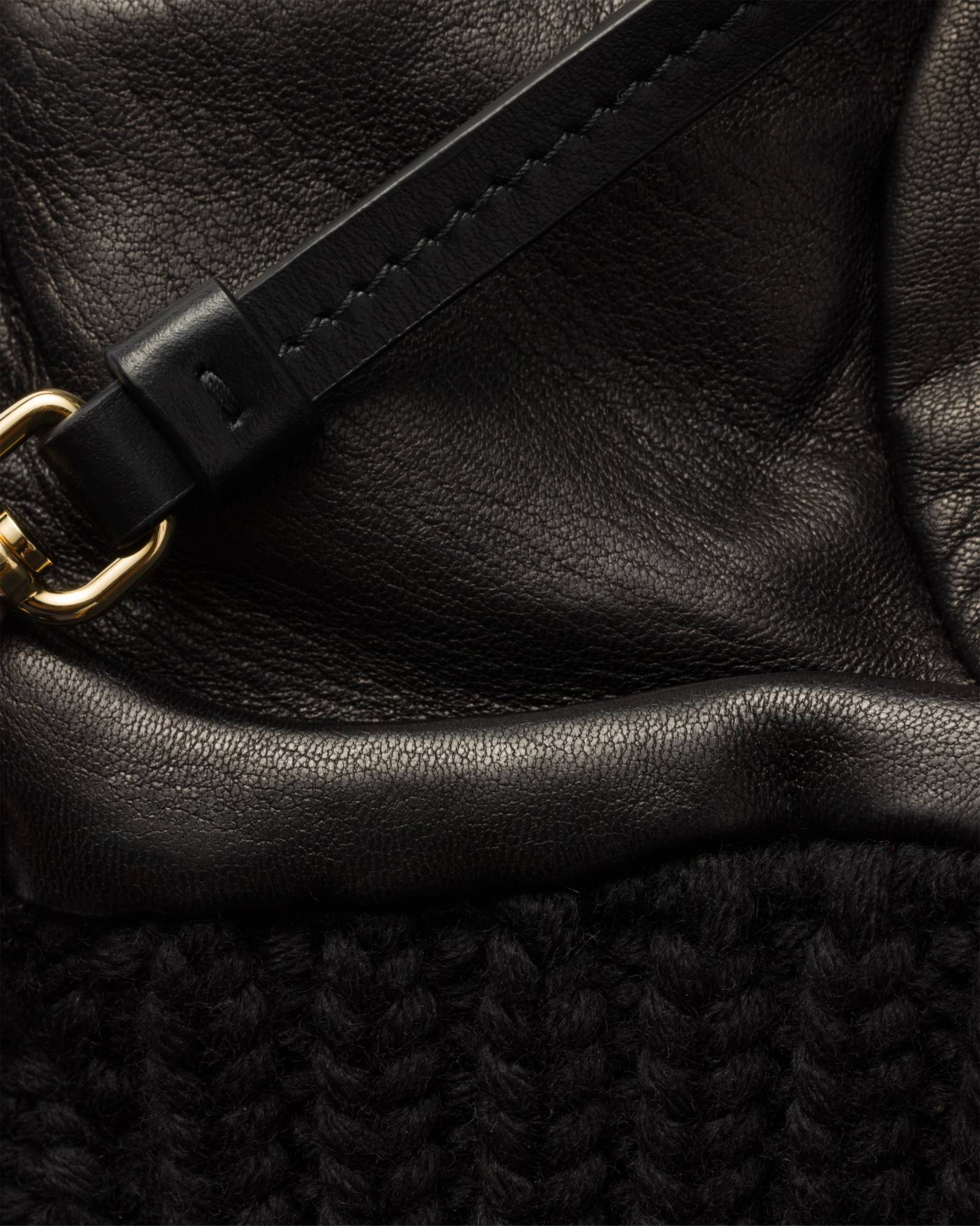 Prada Triangle-logo Gloves In Black