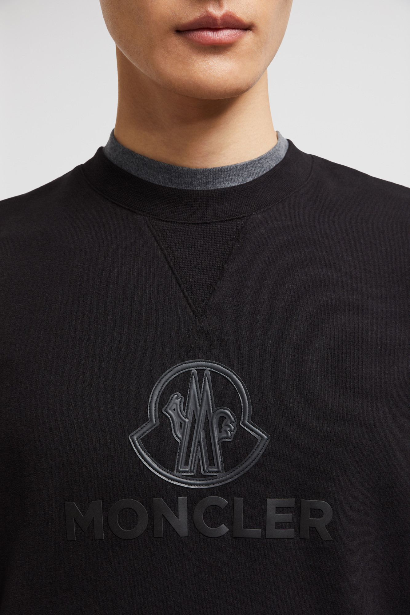 Moncler Long-sleeved Cashmere Sweater In Black