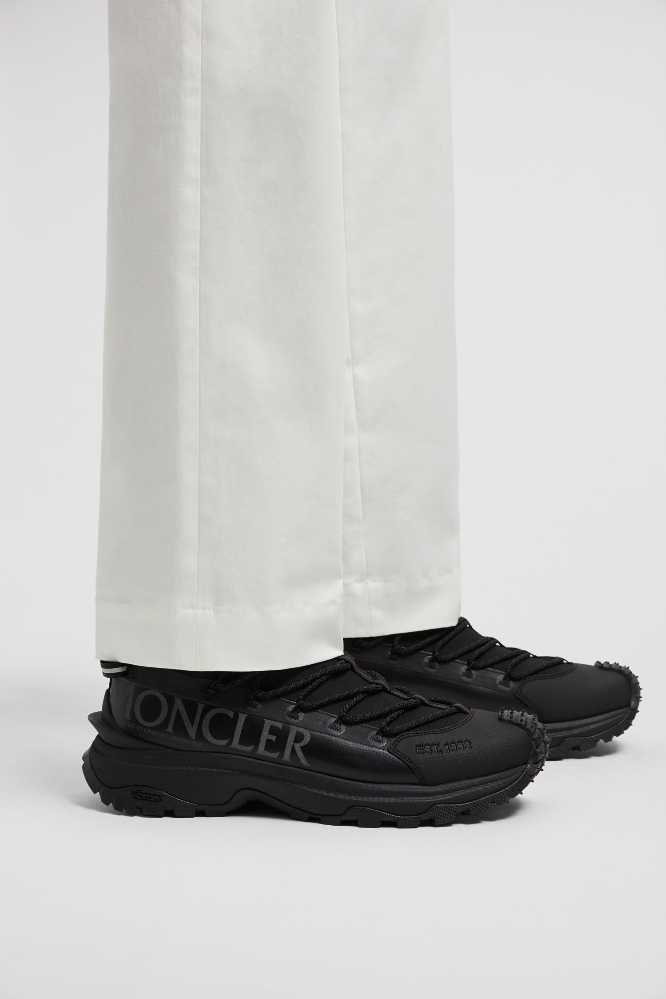 Moncler Trailgrip Lite2 Low Top Sneakers In Black