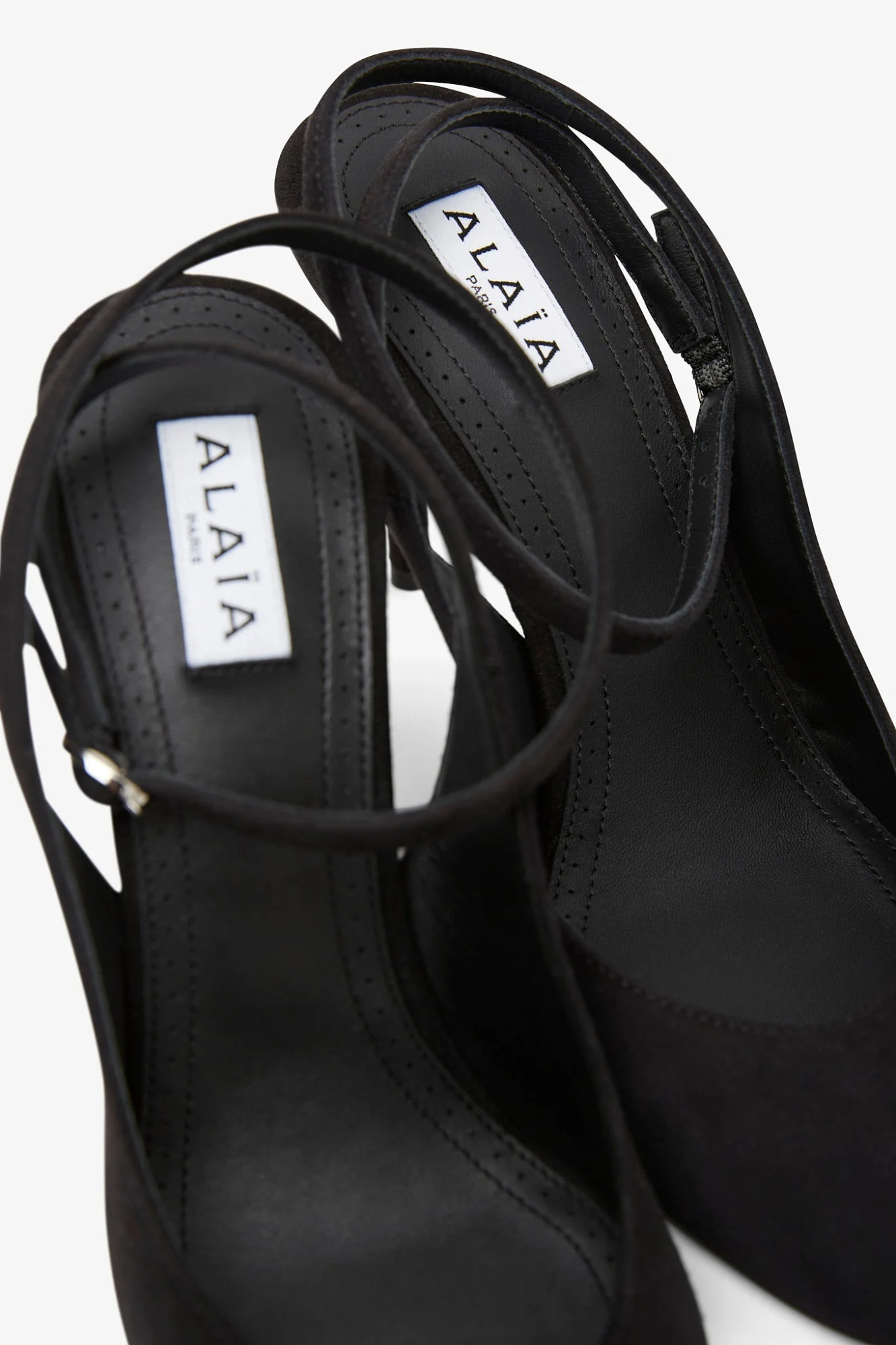Alaïa Round Toe High Heels In Black