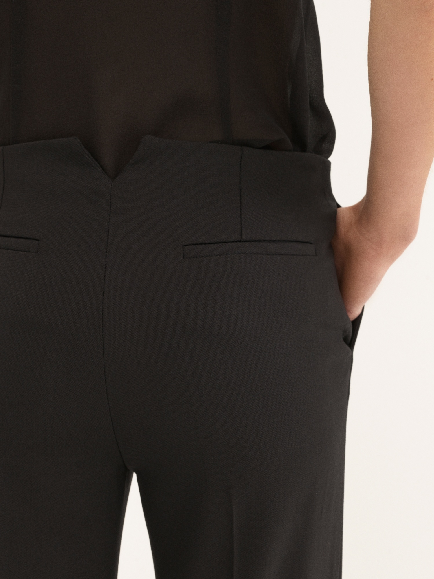 Chloé Horn Casual Pants In Black