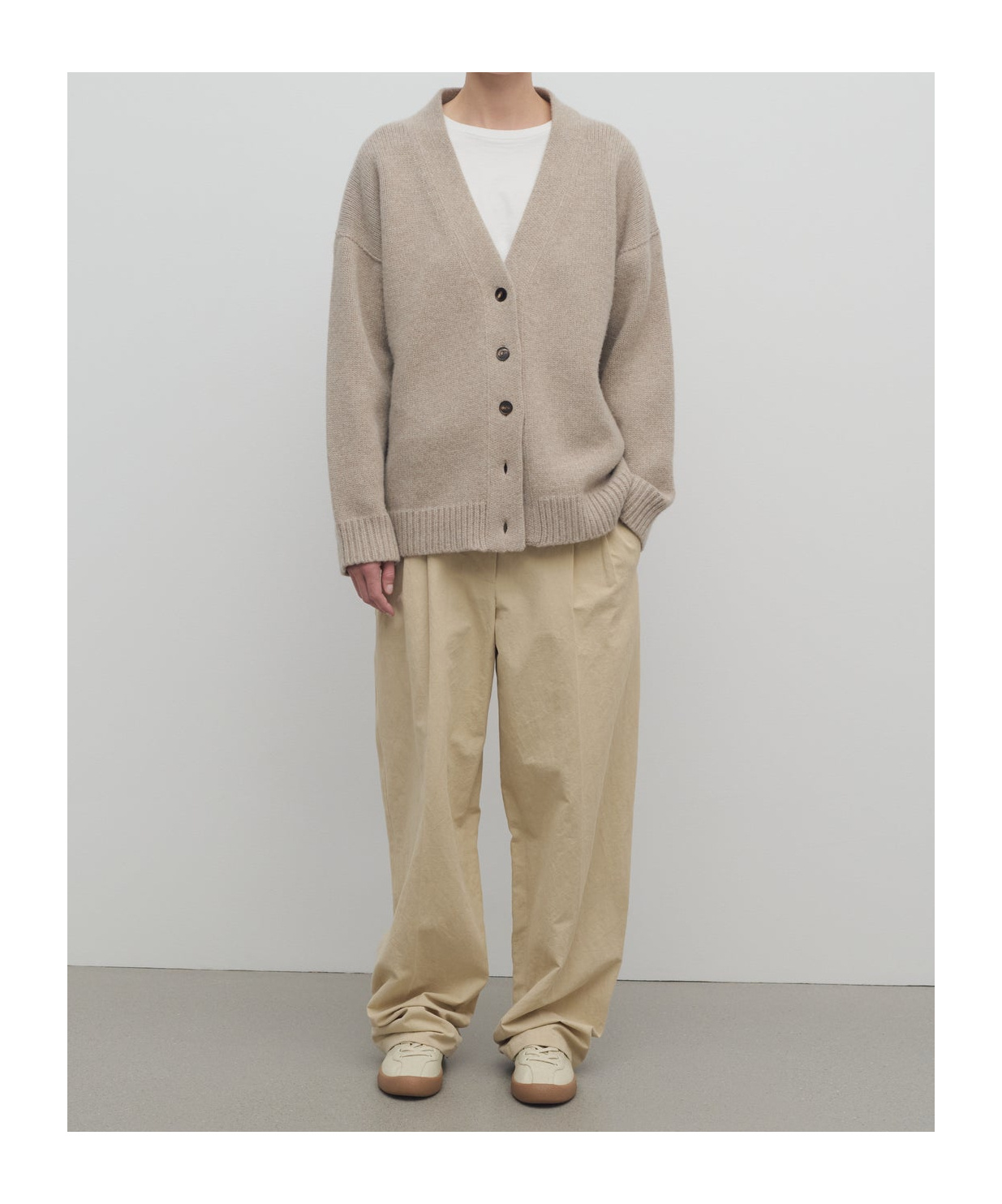 The Row Lilas Light Khaki Cotton And Linen Trousers In Nude