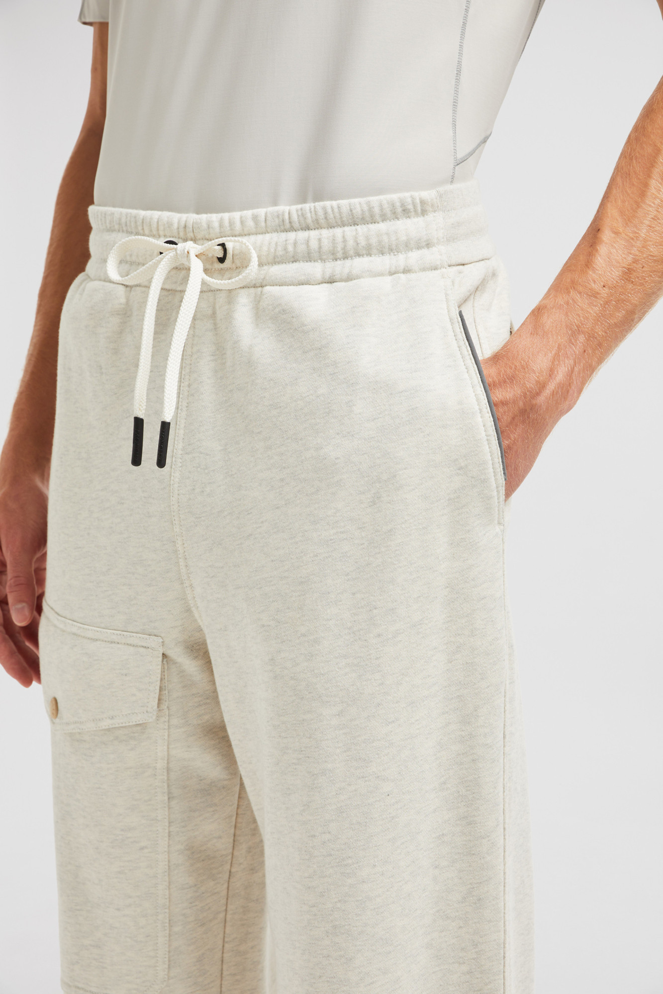 Moncler Mens Ivory Drawstring Two-slip-pockets Wide-leg Relaxed-fit Cotton-blend Trousers In Nude