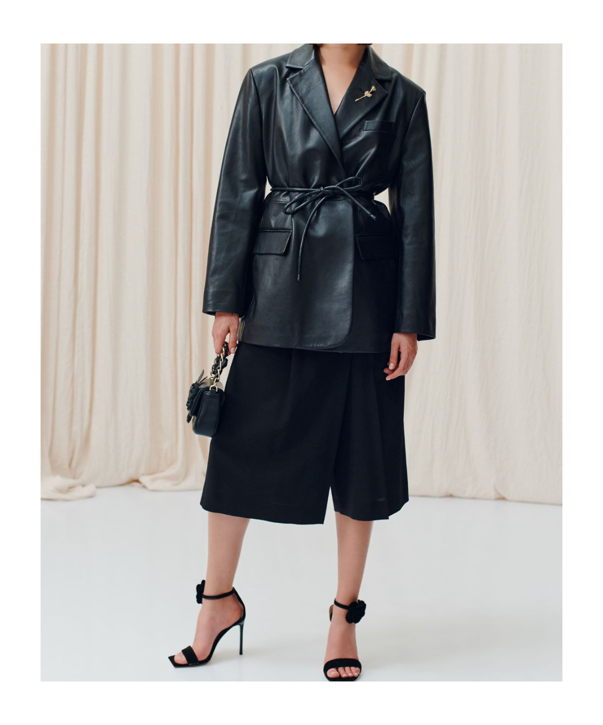 Marella Pleated Shorts In Black