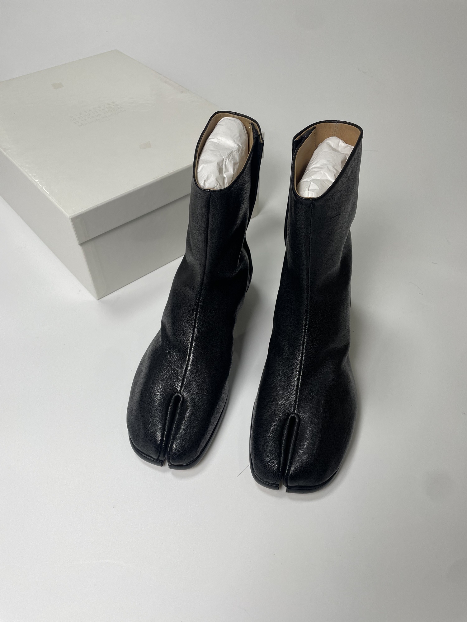 Maison Margiela Tabi Split-toe Textured-leather Boots In Black