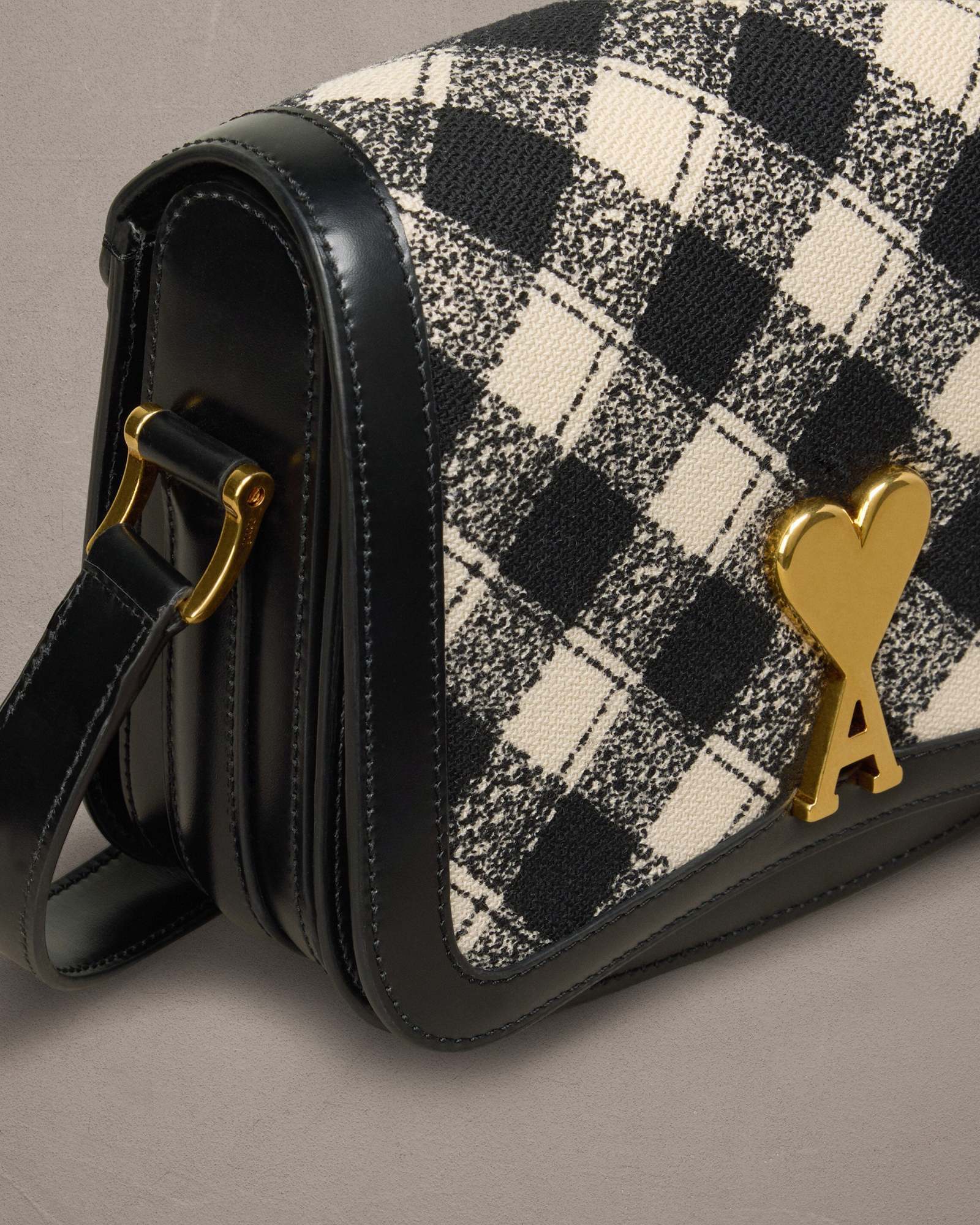 Ami Alexandre Mattiussi Logo Shoulder Bag In Black