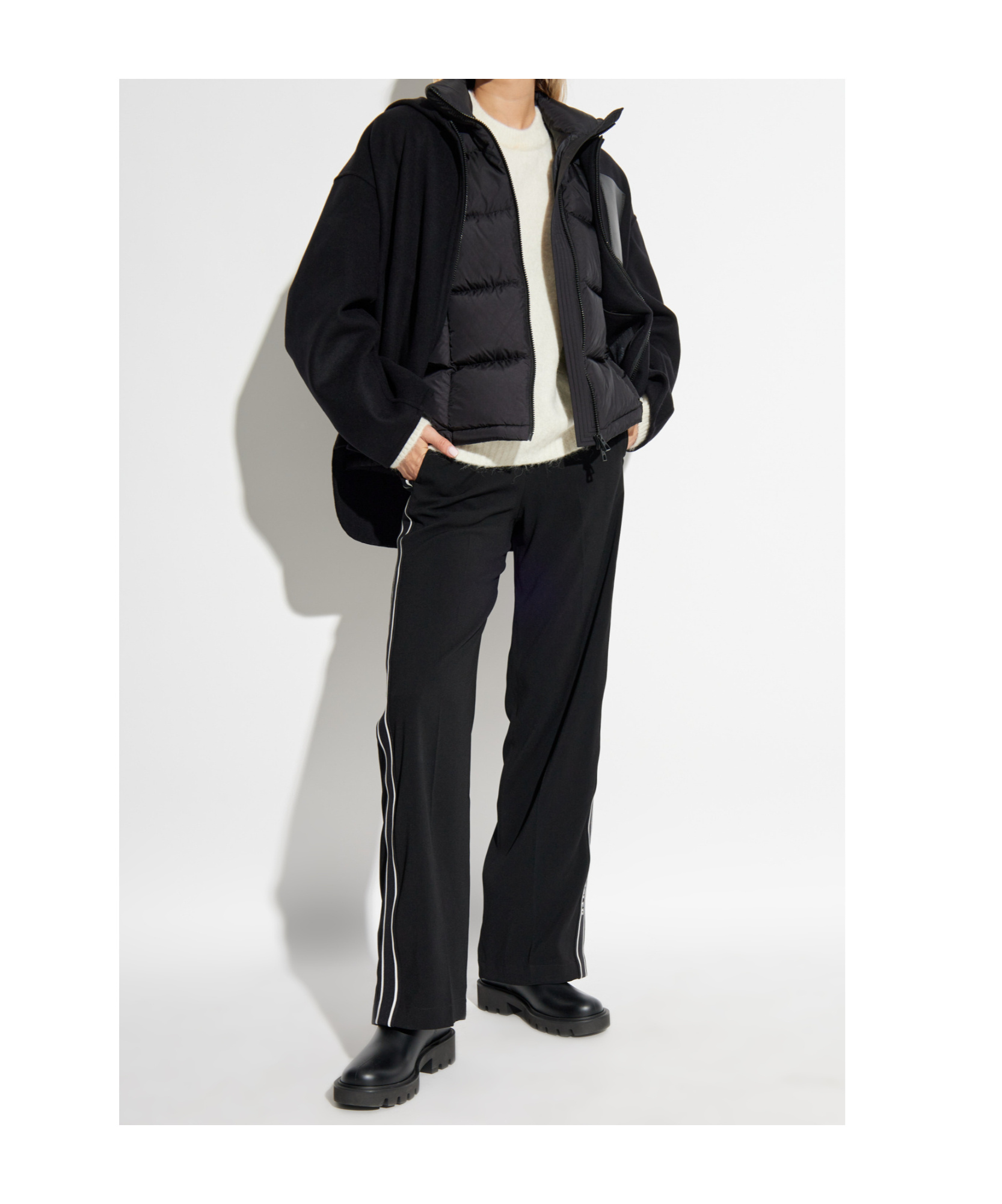 Moncler Long-sleeved Casual Jacket In Black