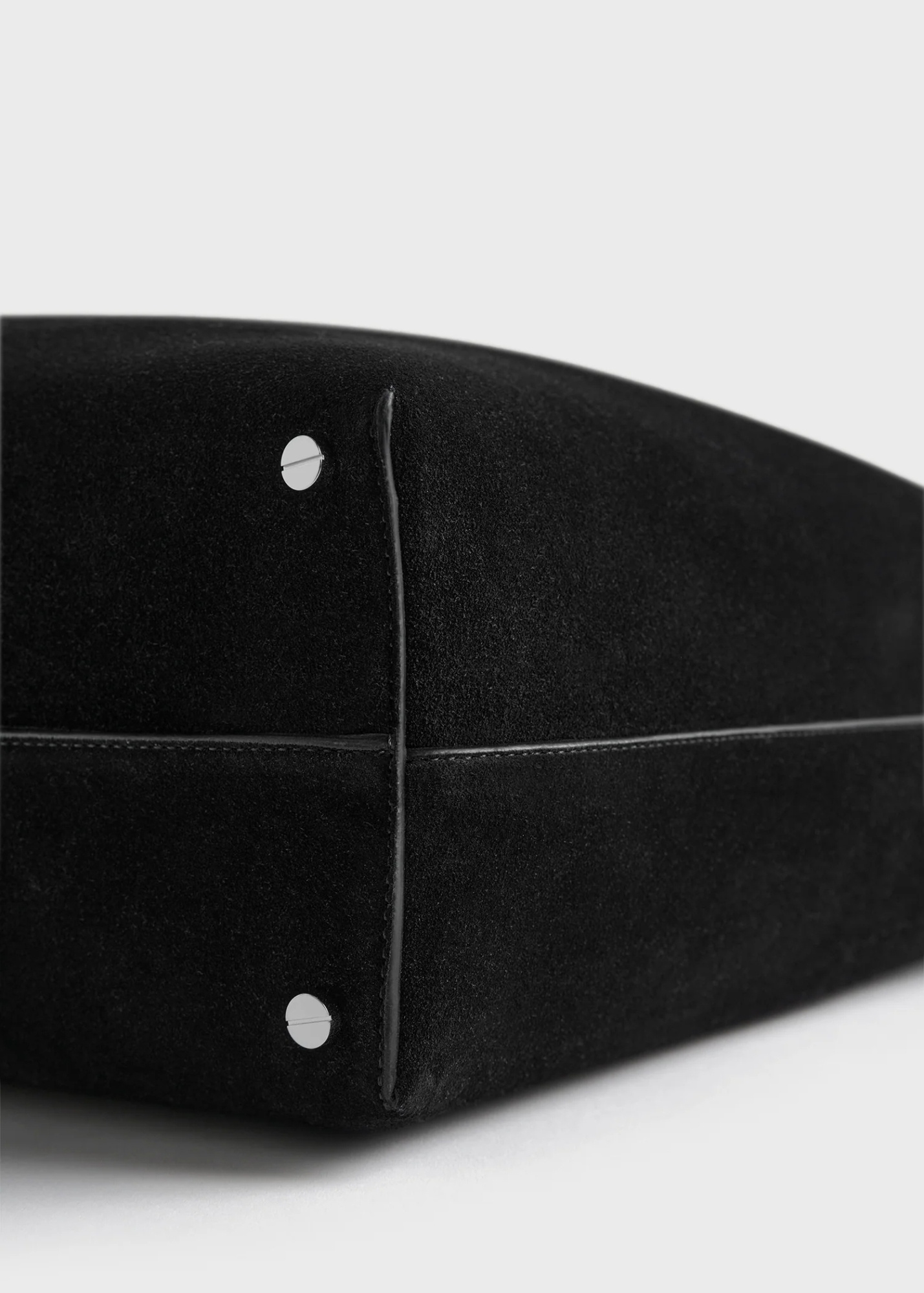 Totême Zipper Shoulder Bag In Black