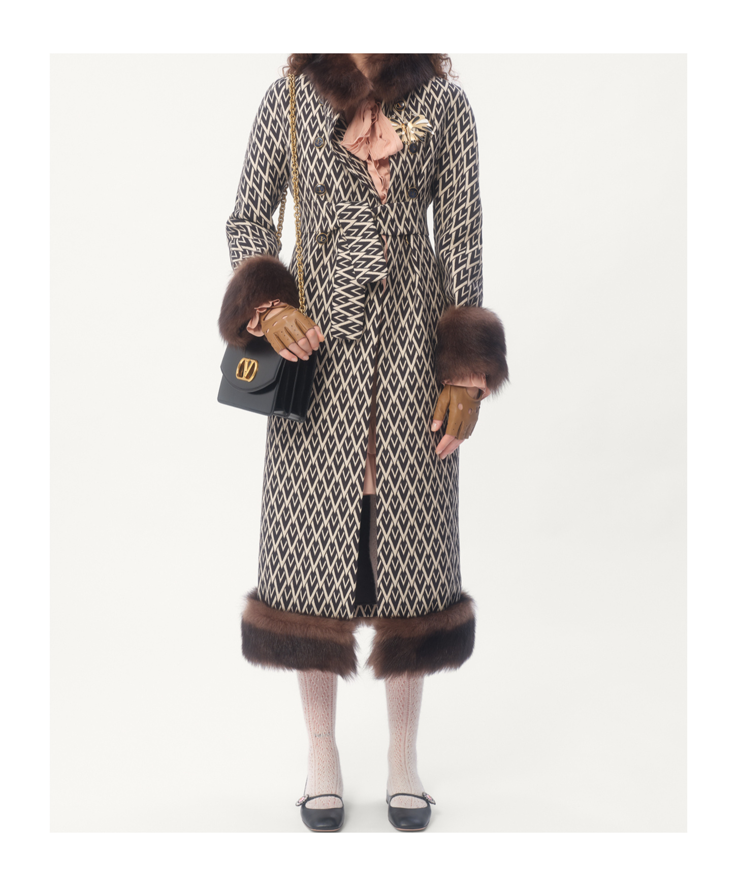 Valentino Garavani Garavani Vain Small Shoulder Bag In Shiny Calfskin Woman Black Uni