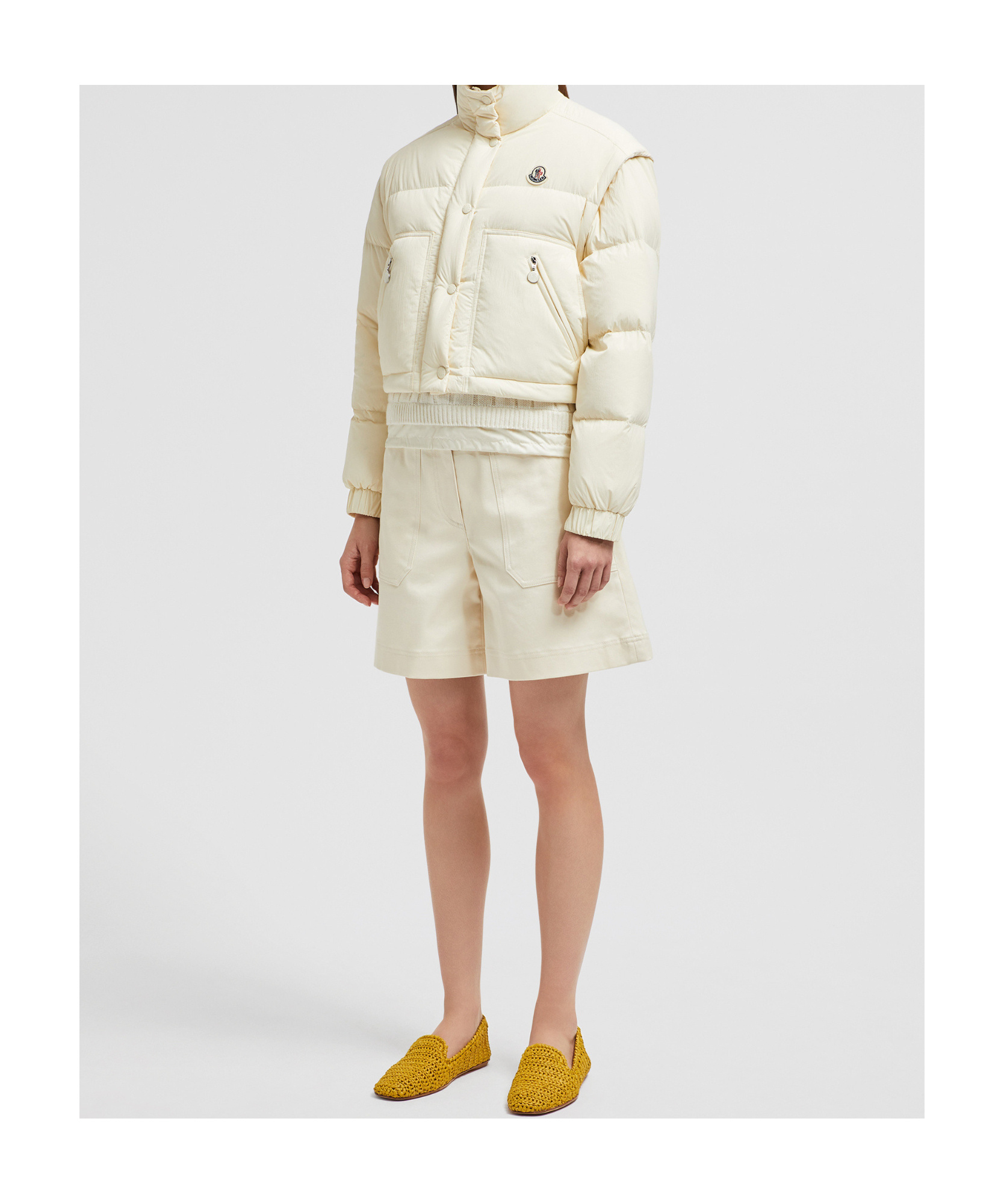Moncler Selle Logo Patch Zipped Jacket In White