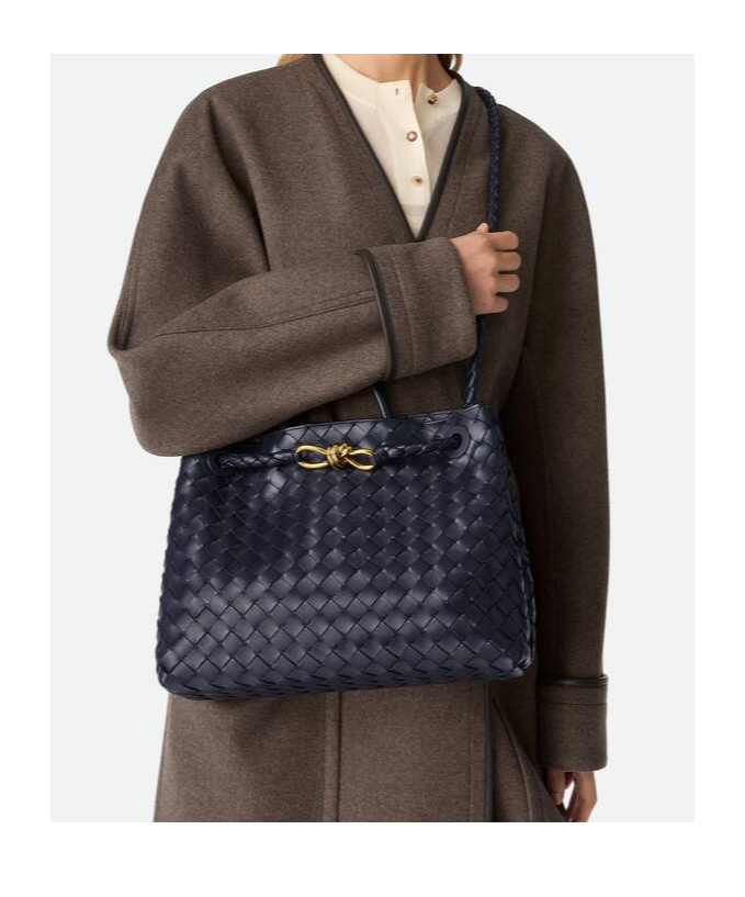 Bottega Veneta Medium Andiamo Intrecciato Shoulder Bag In Black