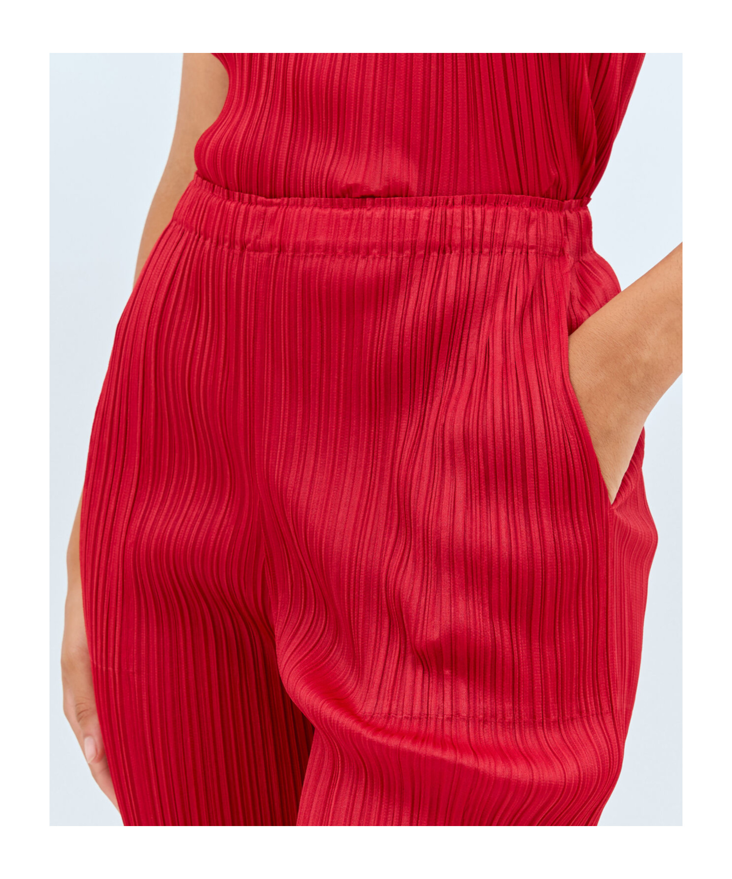 Issey Miyake Cropped Pleated Pants In Red
