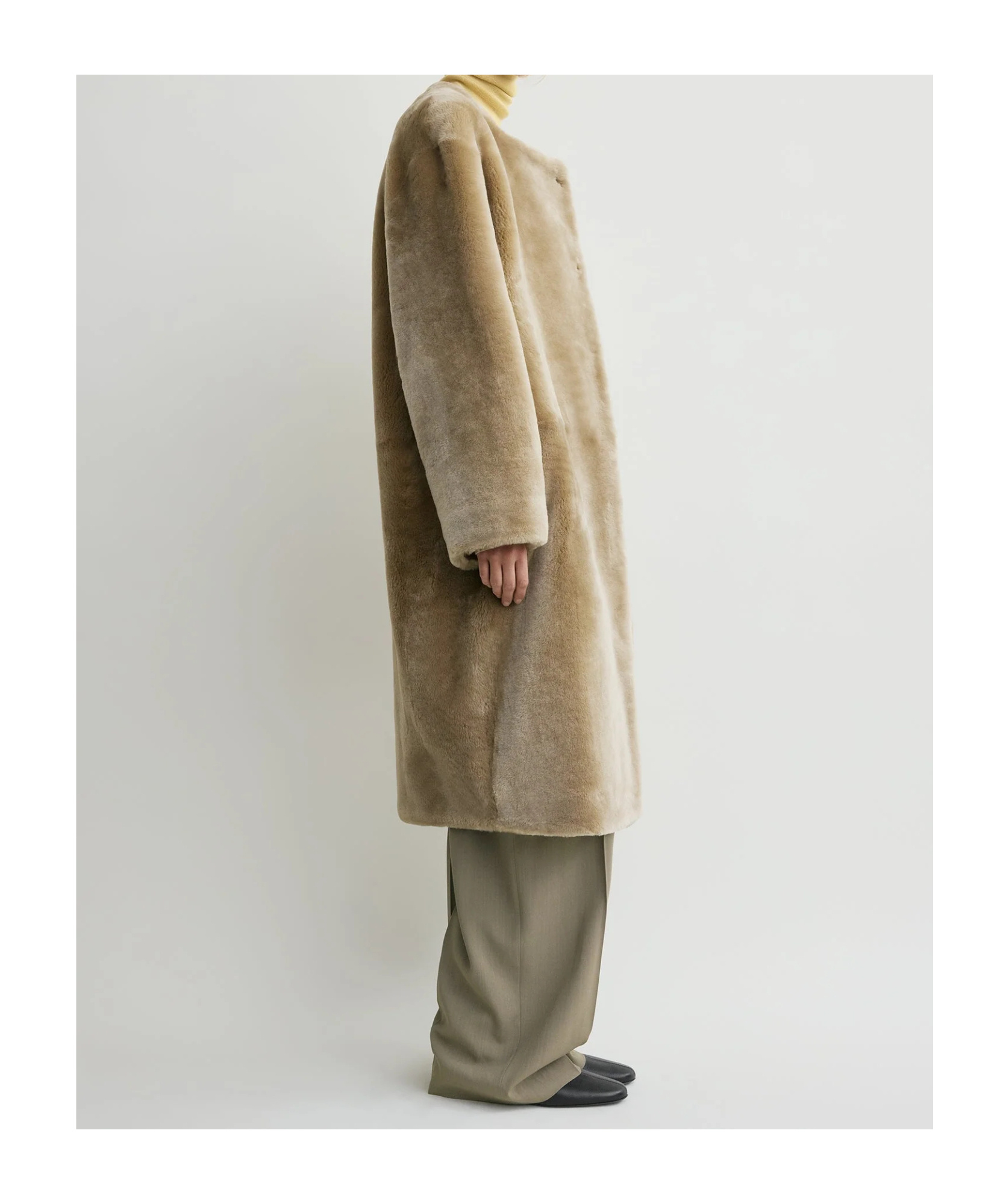 Totême Knee Length Shearling Coat And Pockets In Multi