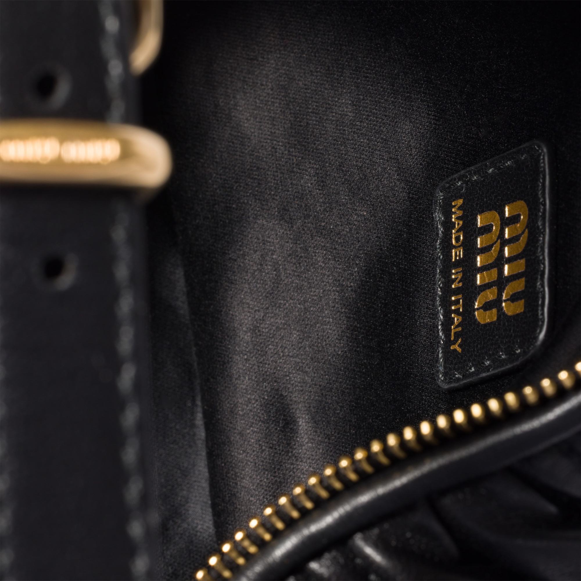 Miu Miu Pochette En Cuir Nappa Matelassé In Black
