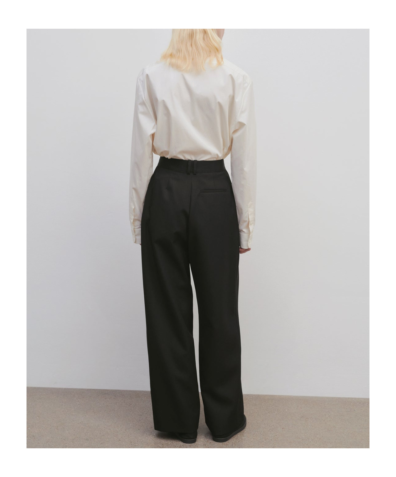 The Row Wide-leg Wool Casual Pants In Black