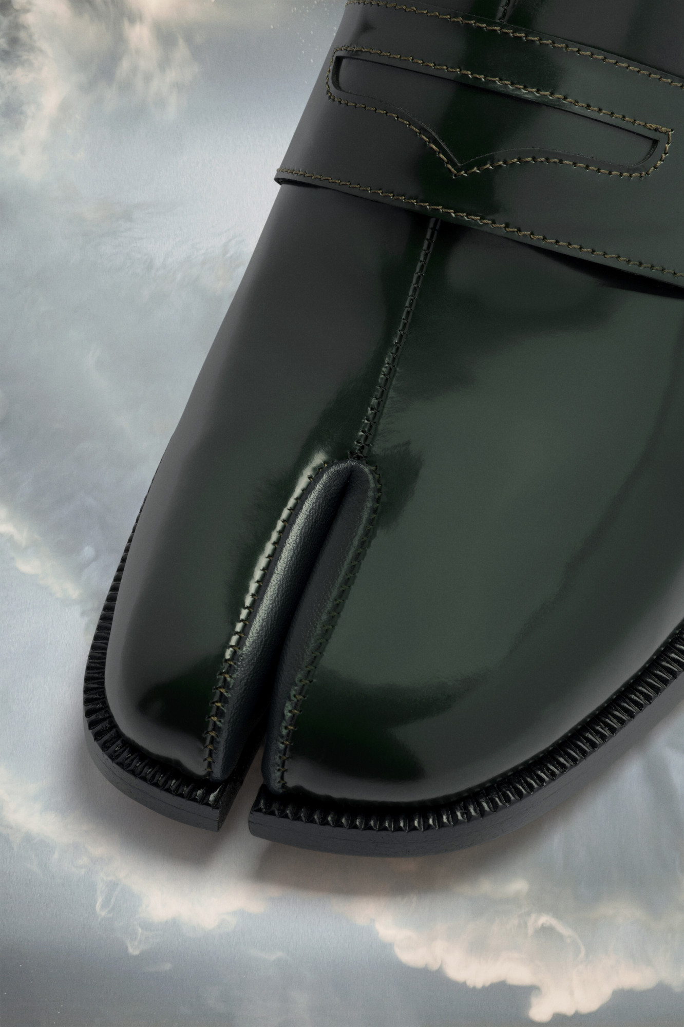 Maison Margiela Tabi Split-toe Glossed-leather Loafers In Black