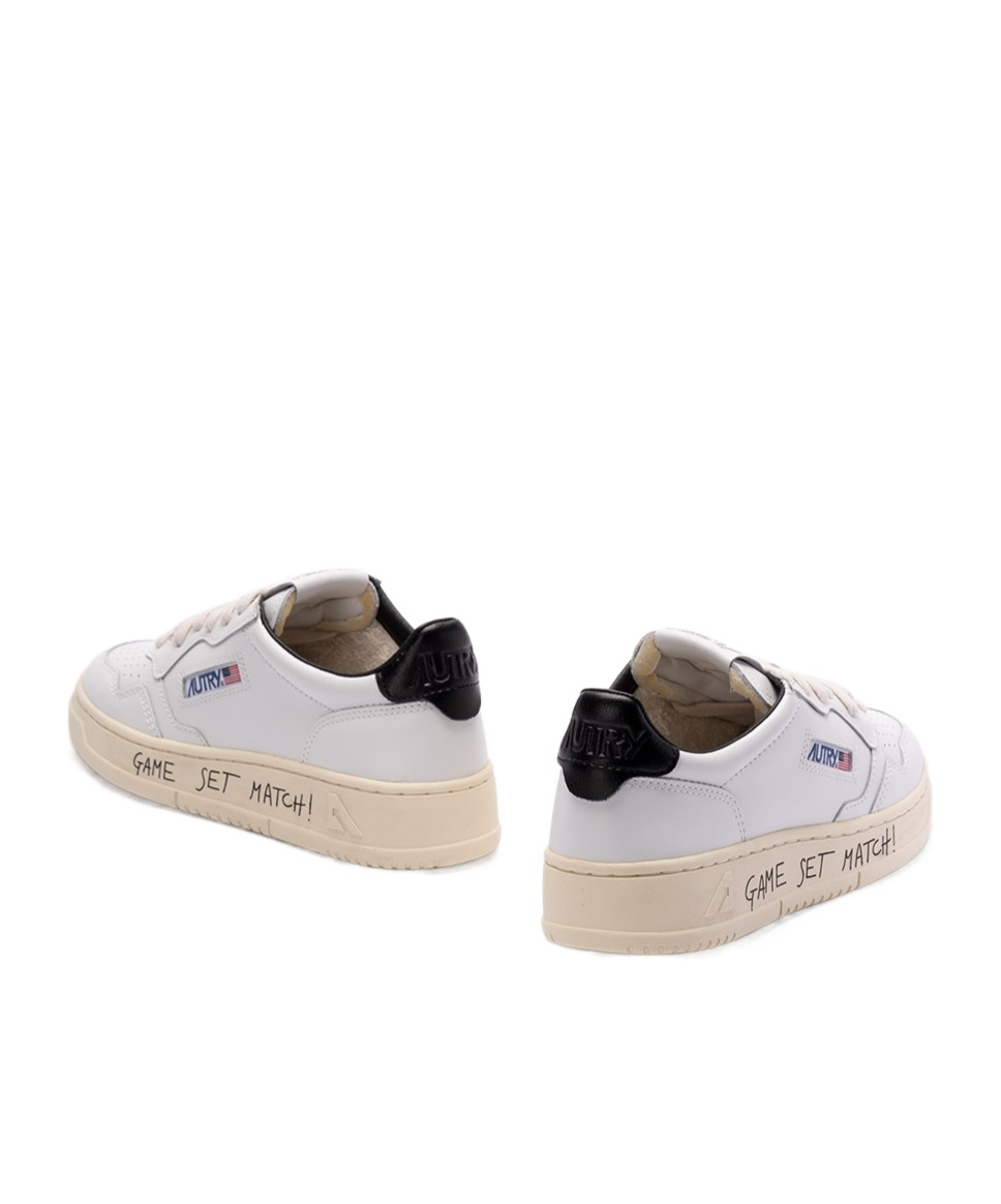 Autry Medalist Low Leather Sneakers In White