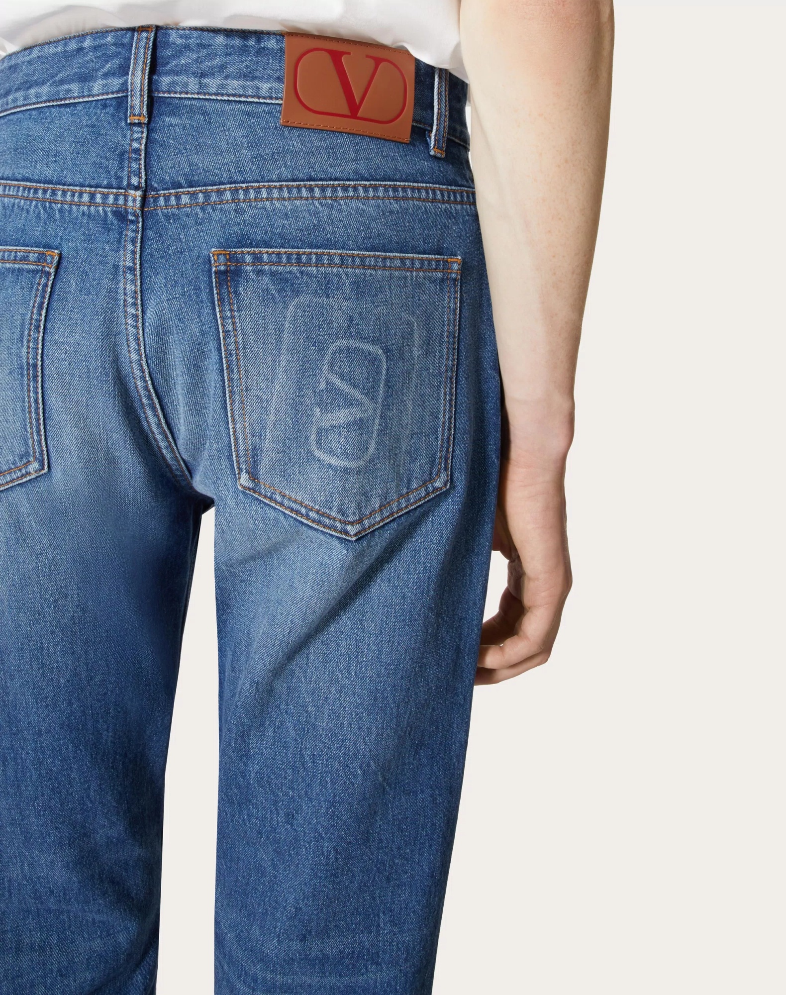 VALENTINO VALENTINO LOGO PATCH CROPPED JEANS