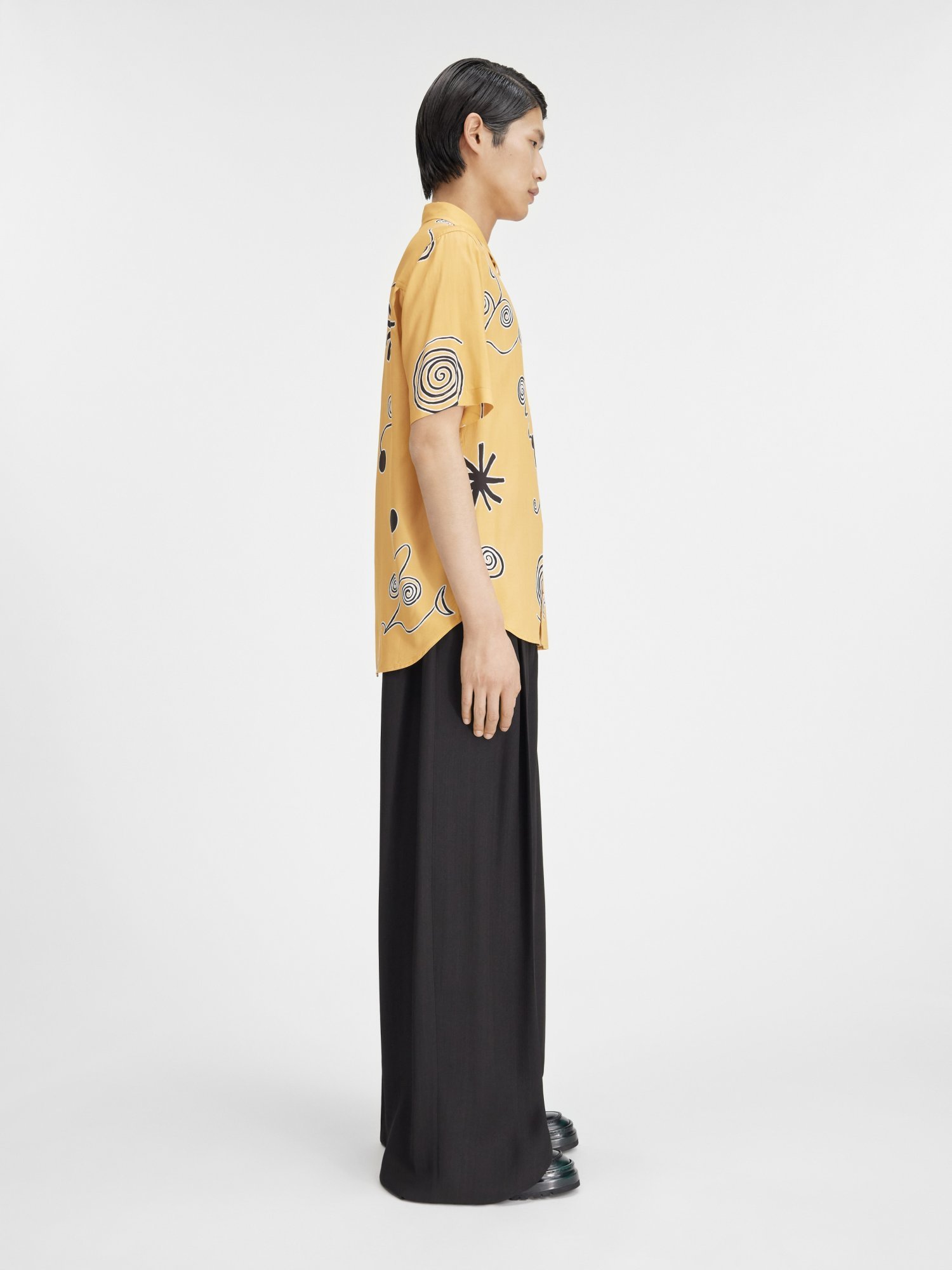 Shop Jacquemus Arty Spiral Print Short-sleeve Shirt In Yellow