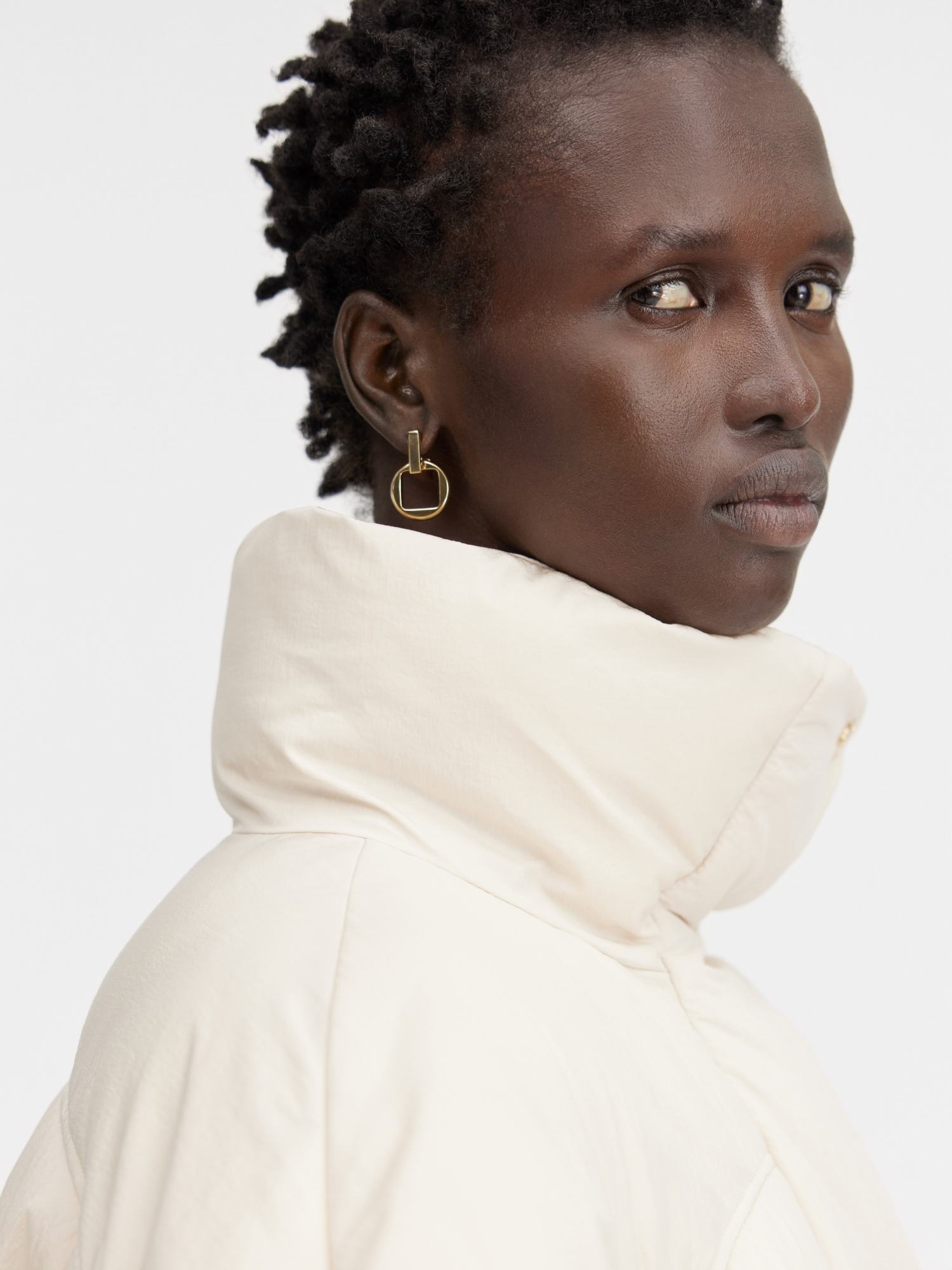 Shop Jacquemus Caraco Puffer Jacket In White