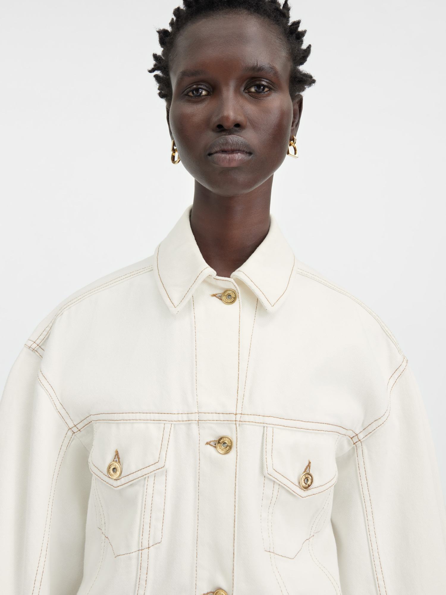 Jacquemus Structured White Denim Jacket With Classic Silhouette In White