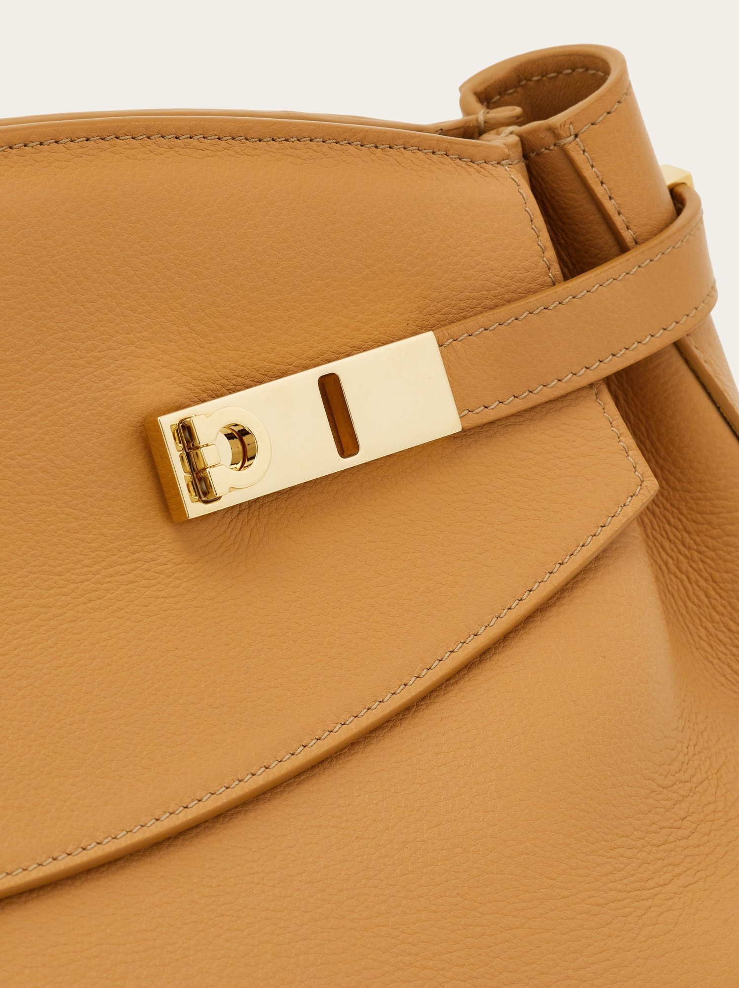 Ferragamo Large Pouch Leather Bag In Nude