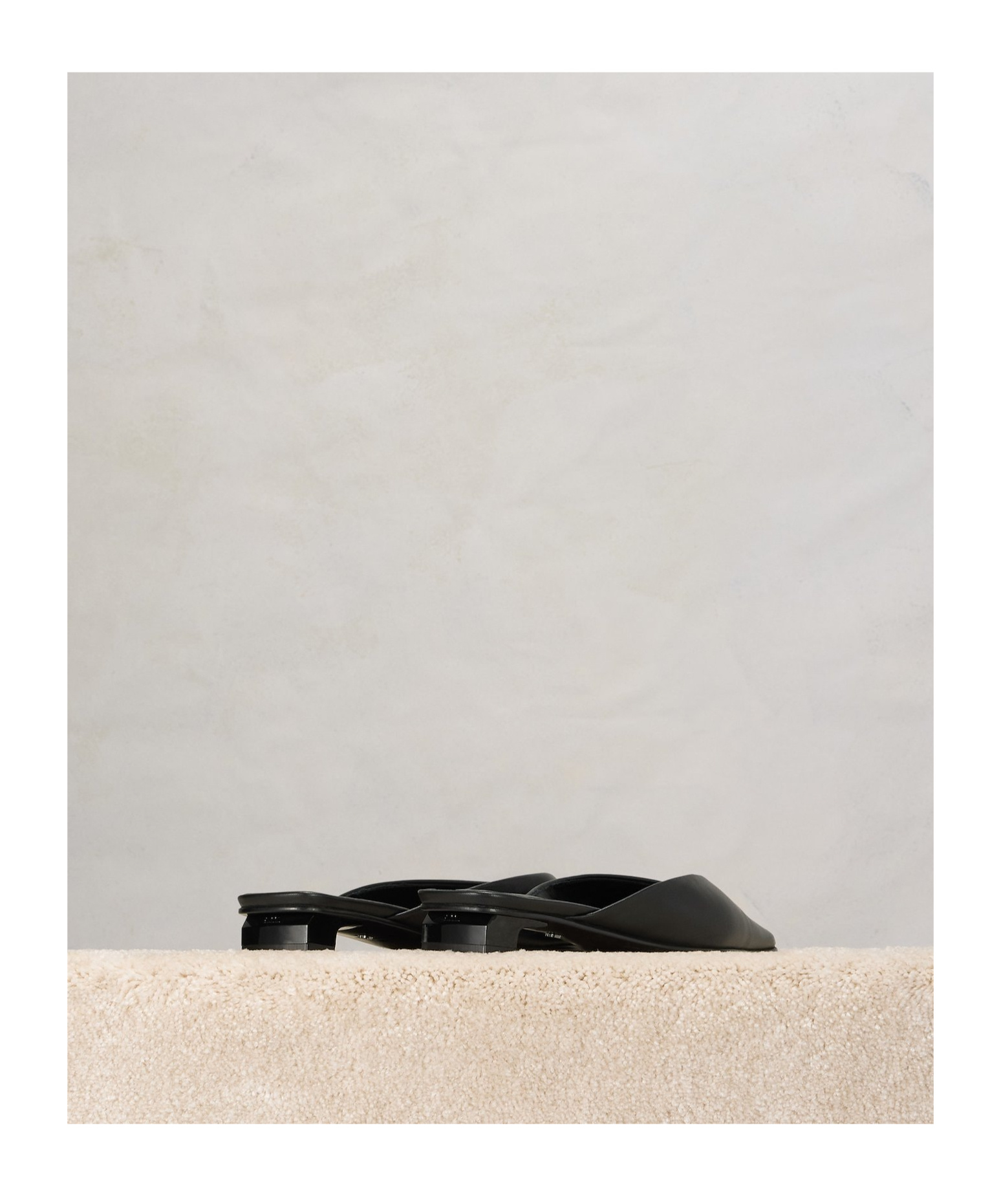 Ami Alexandre Mattiussi Pointed Flat-soled Muller Shoes In Black
