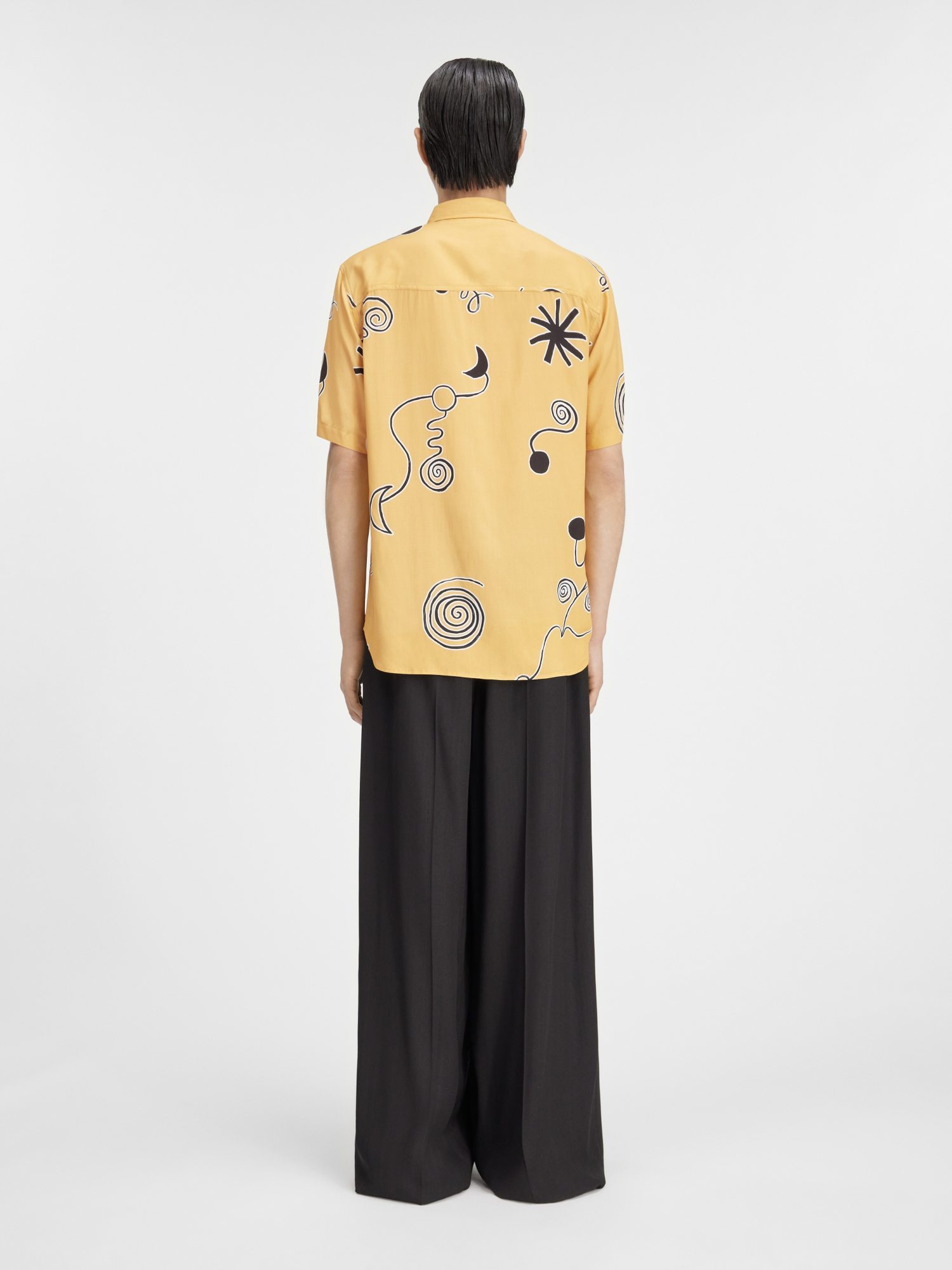 Shop Jacquemus Arty Spiral Print Short-sleeve Shirt In Yellow