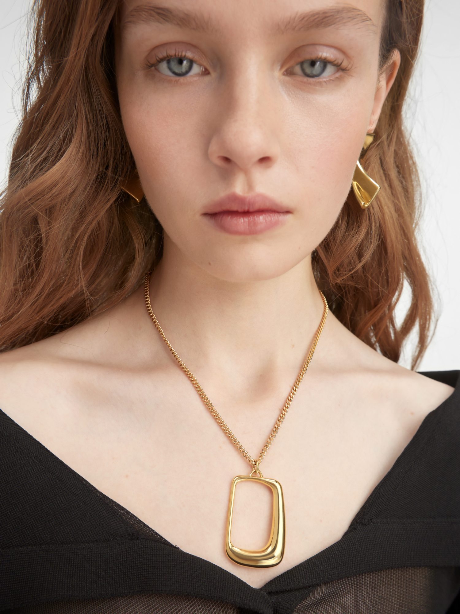 JACQUEMUS JACQUEMUS J PENDANT NECKLACE