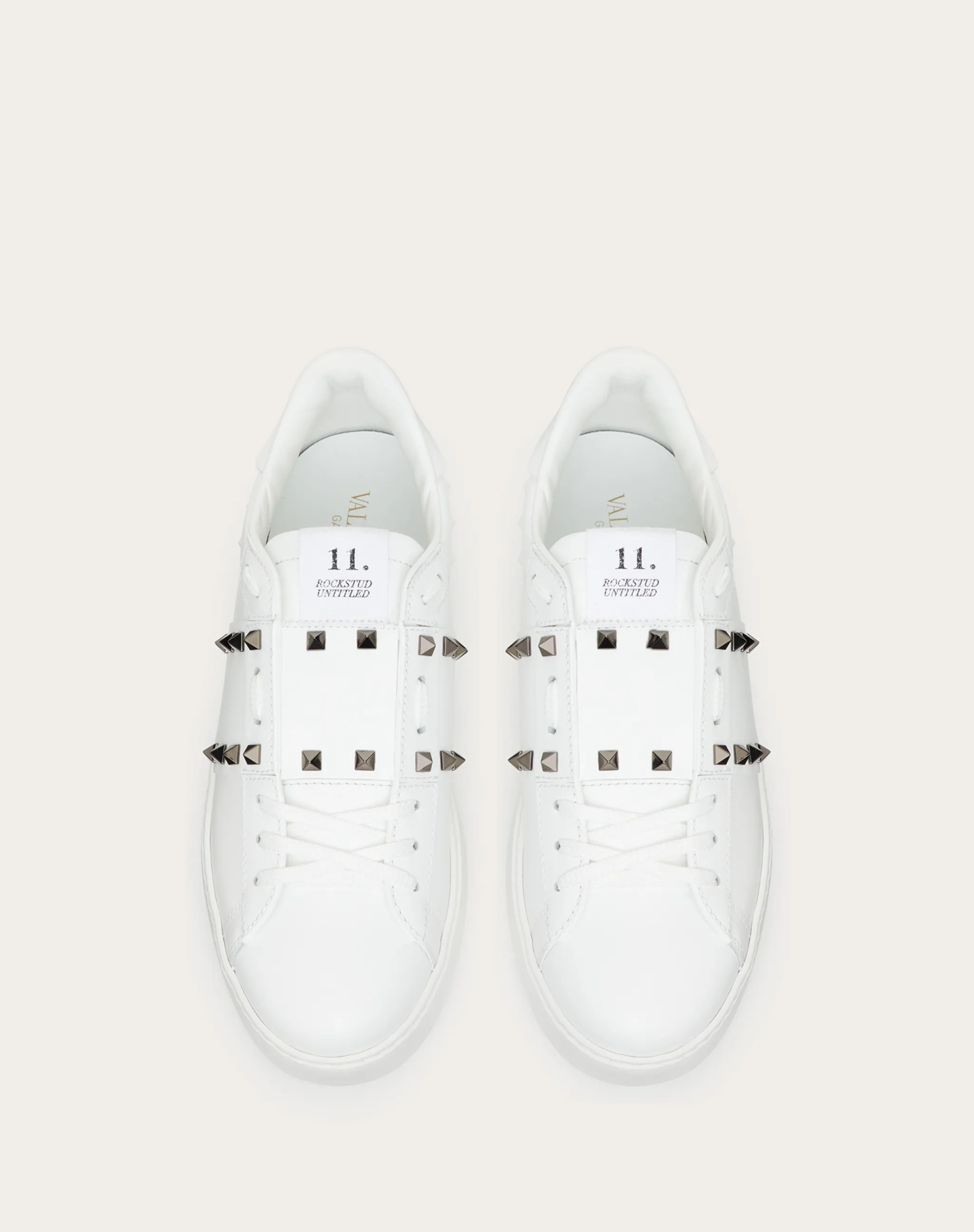 Valentino Sneaker Bianche Rockstud In Pelle Garavan In White