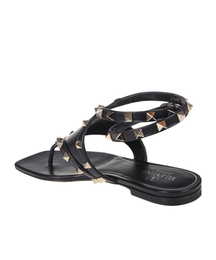 Valentino Rockstud Thong-strap Leather Sandals In Black