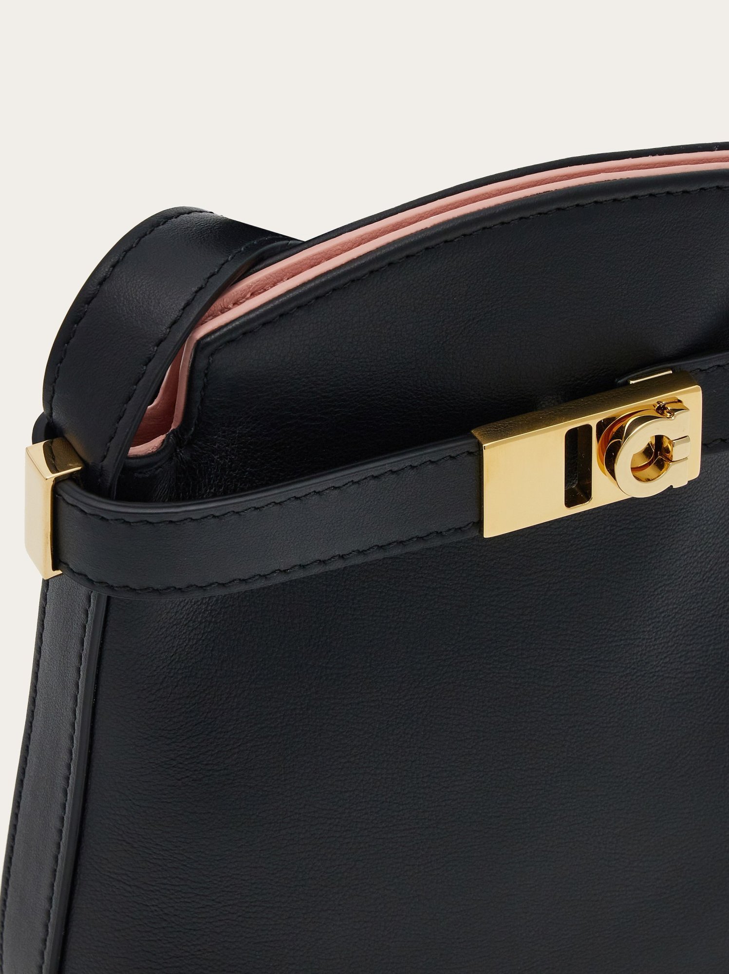 Ferragamo Buckle Shoulder Bag In Black