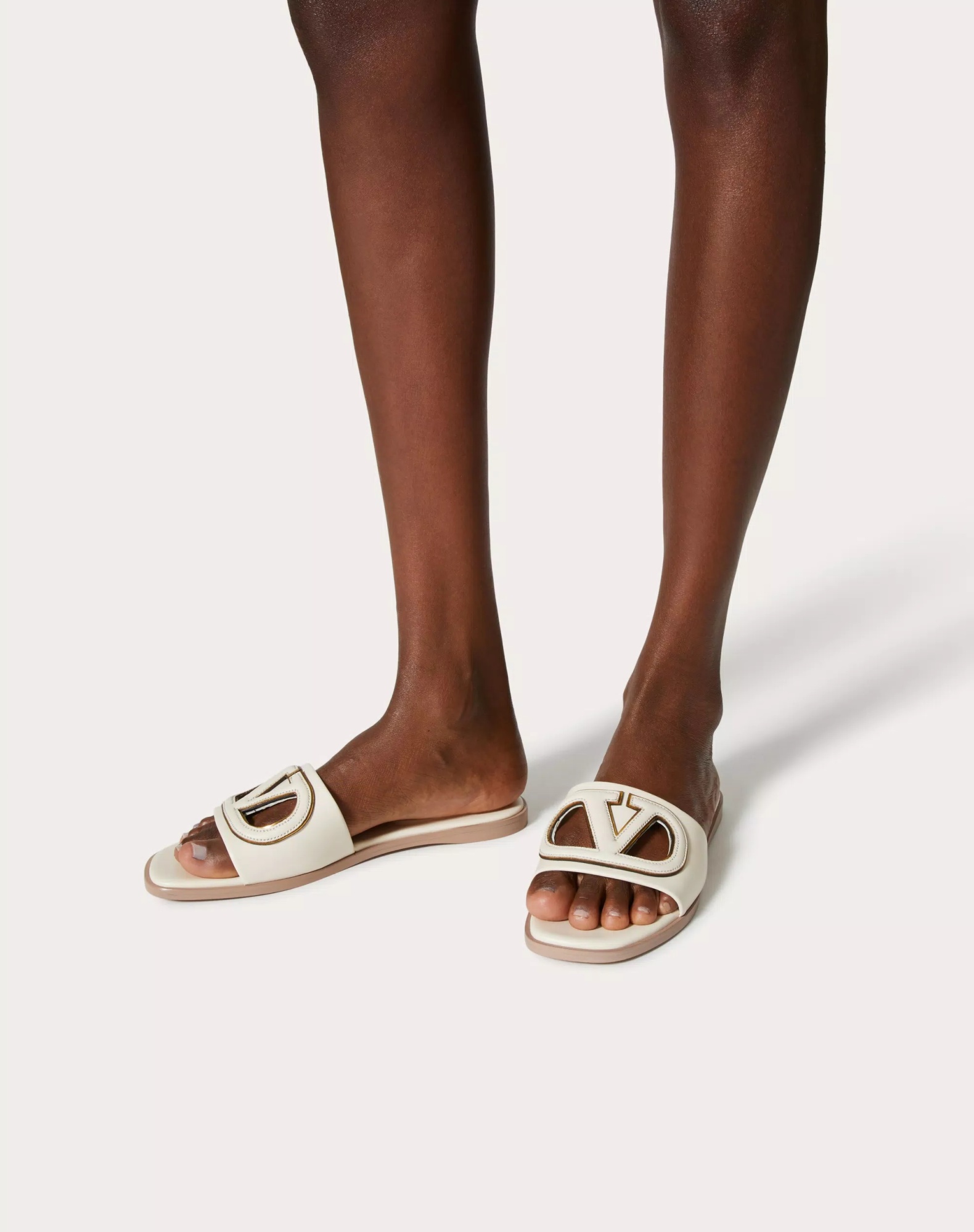 Valentino Vlogo Signature Flat Leather Sandals In White
