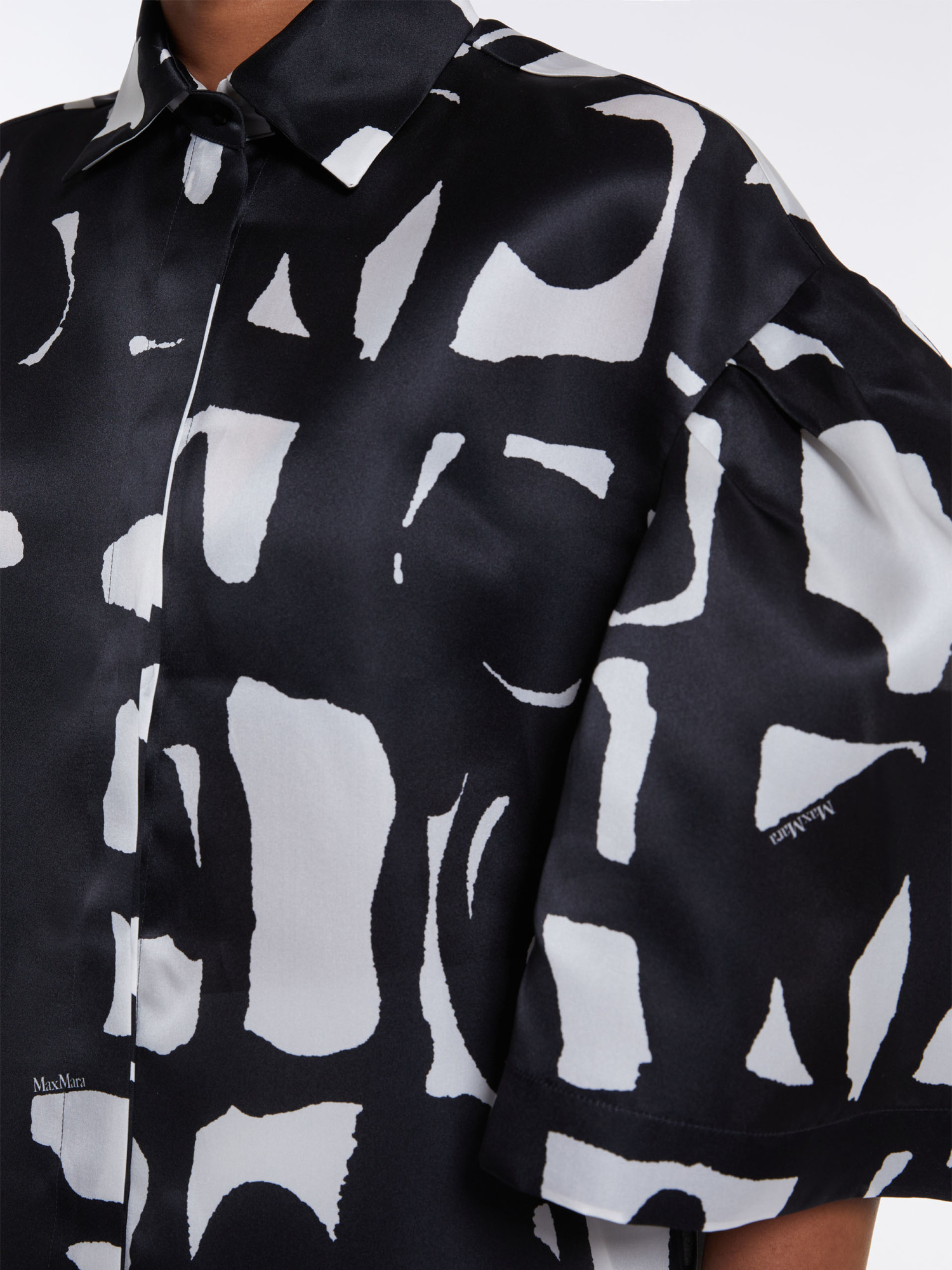 Max Mara Printed Short-sleeved Shirt In Black