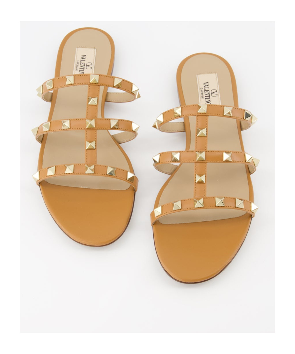 Valentino Garavani Women Rockstud Leather Flat Sandals In Nude