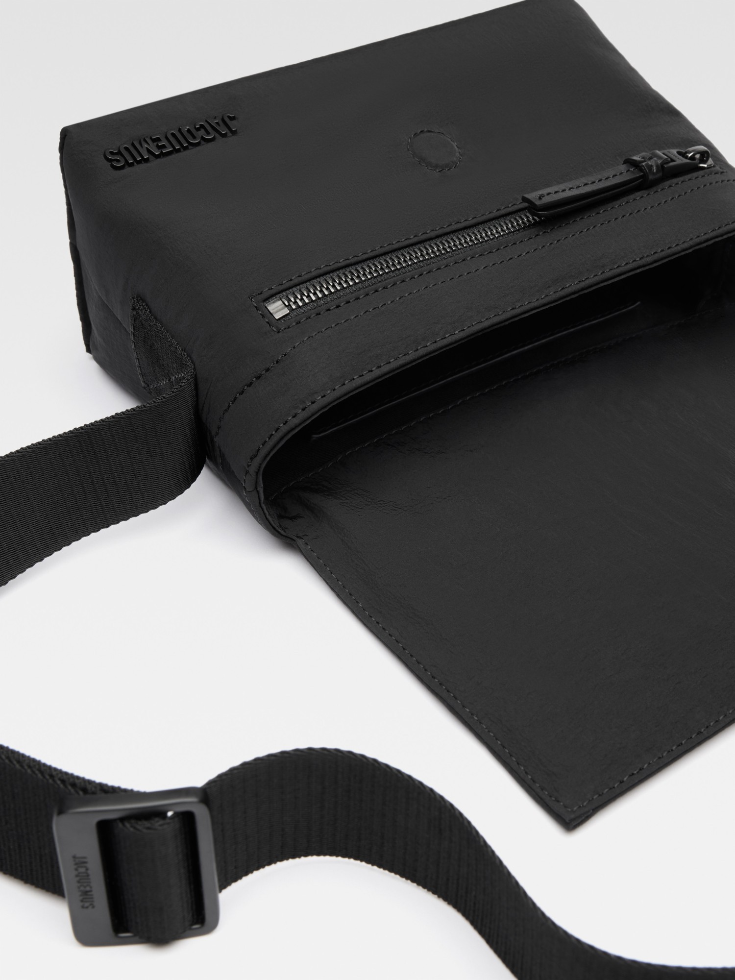 Jacquemus Mini Messenger Bag In Black