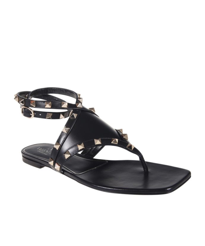 Valentino Rockstud Thong-strap Leather Sandals In Black