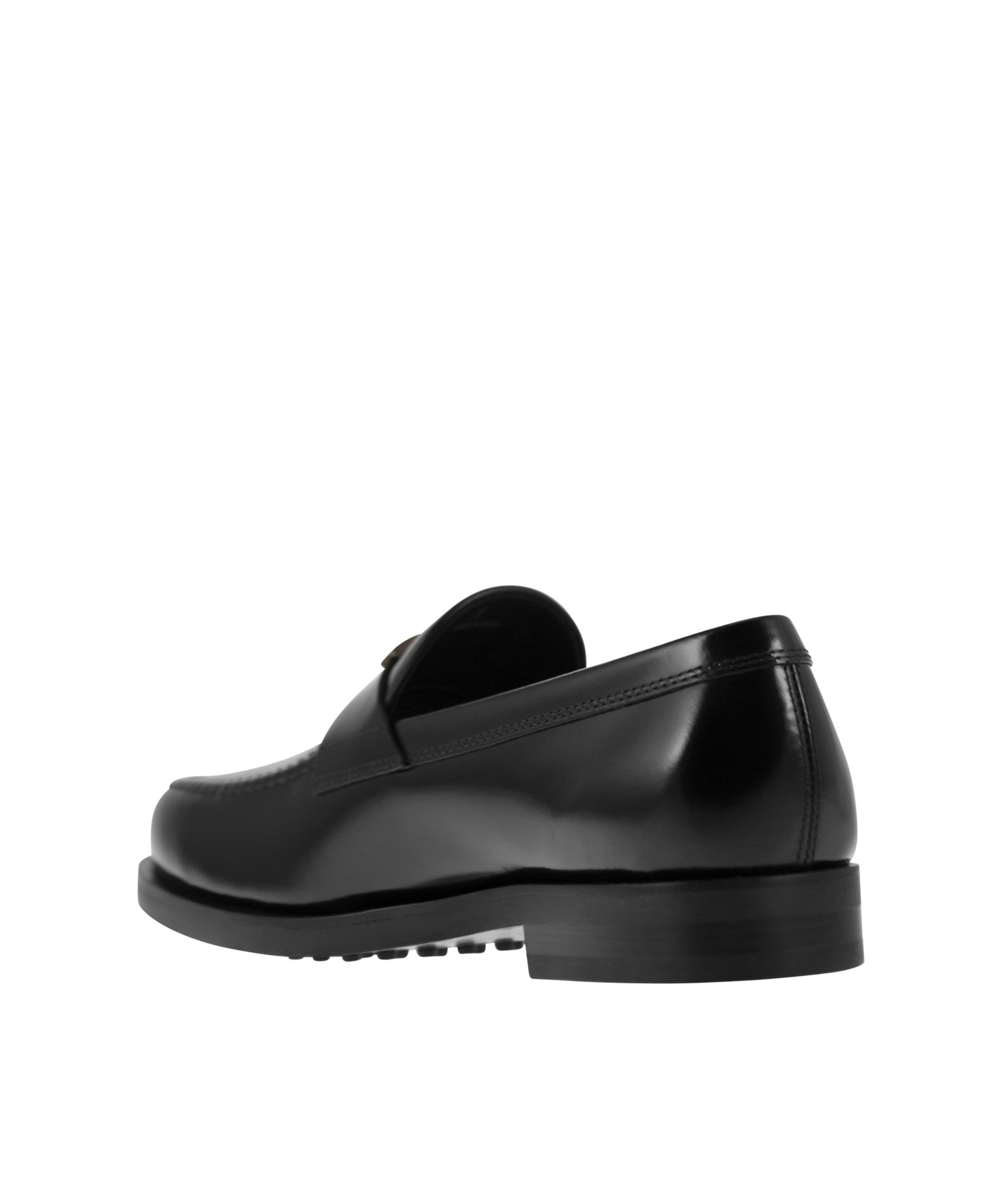Tod's Smooth Leather Moccasin Loafers With Subtle Stitching In Black