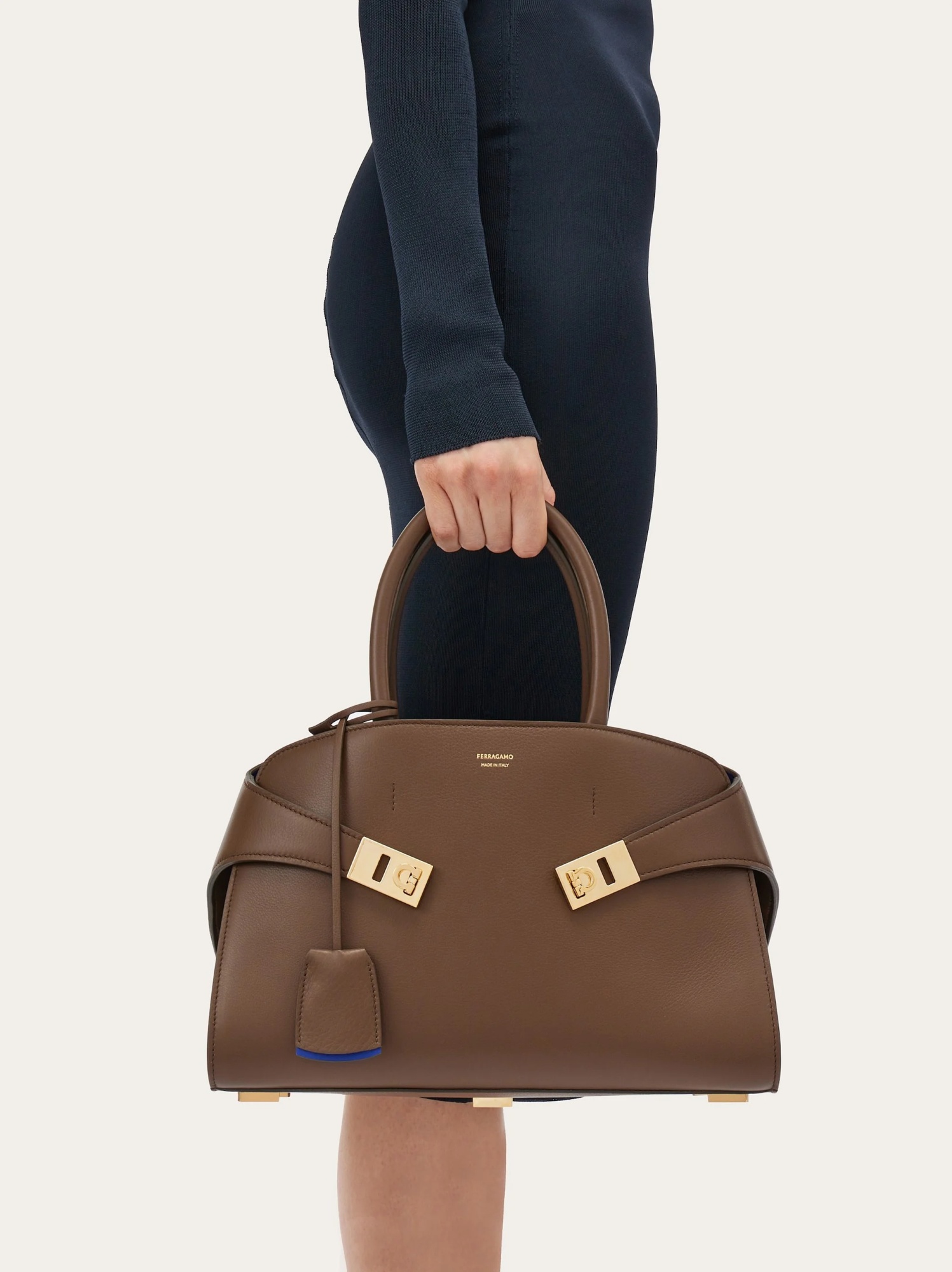 Ferragamo Borsa A Mano Hug Mini In Pelle Fango Donna In Brown