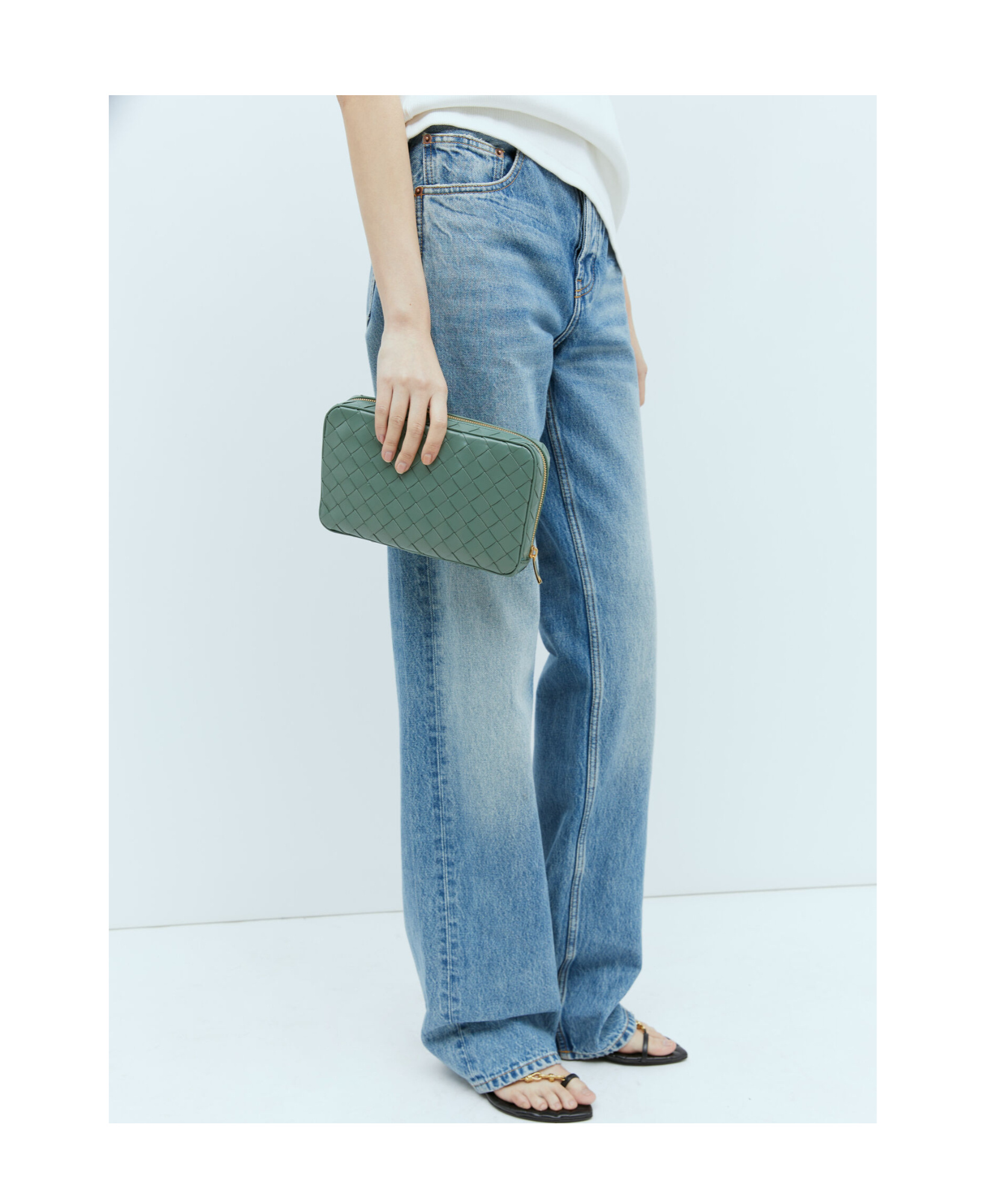 Bottega Veneta Medium Intricciato Zipper Handbag In Green