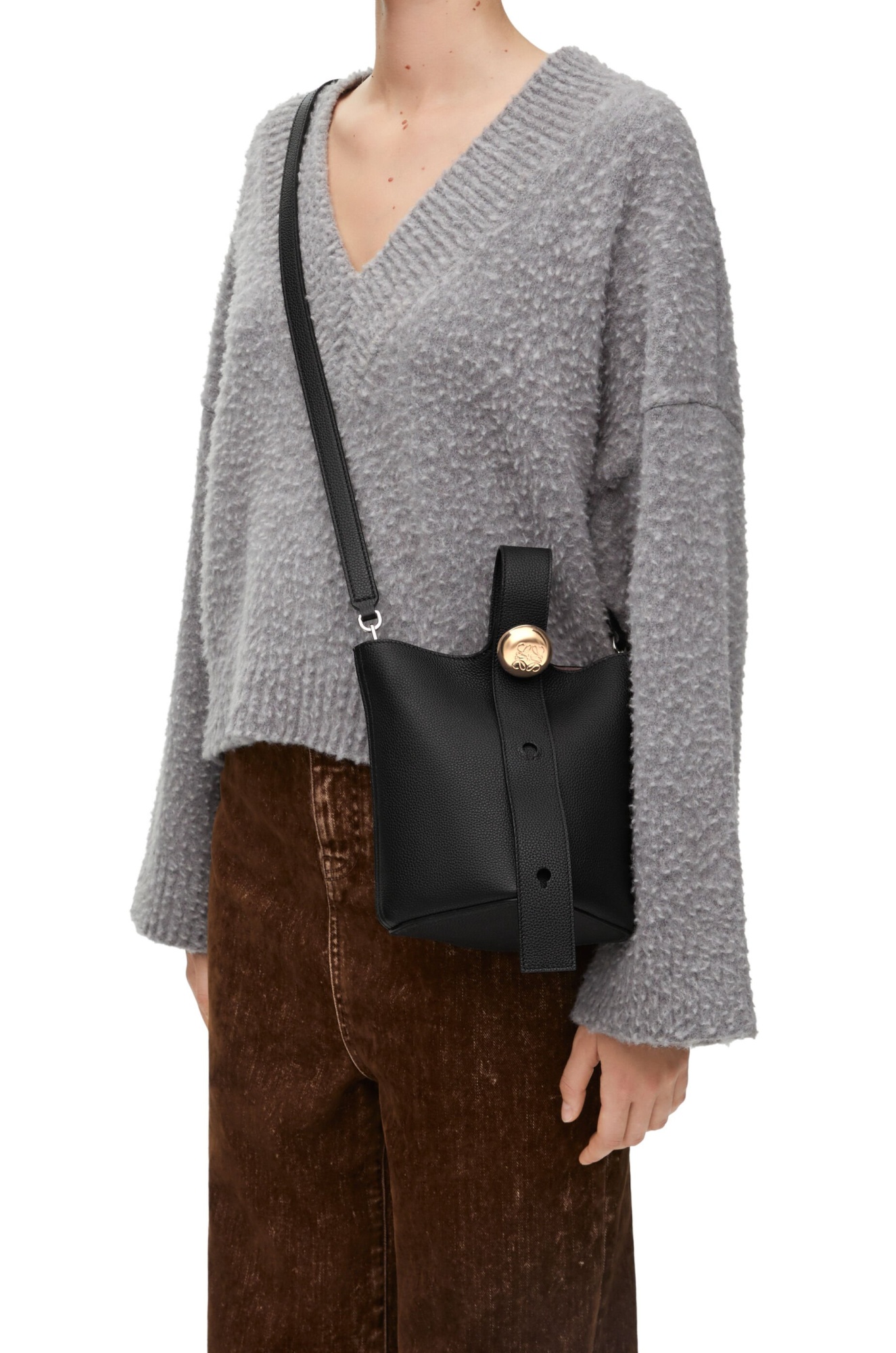 Loewe Burgundy Colour Calfskin Pebble Bucket Medium Bag In Black