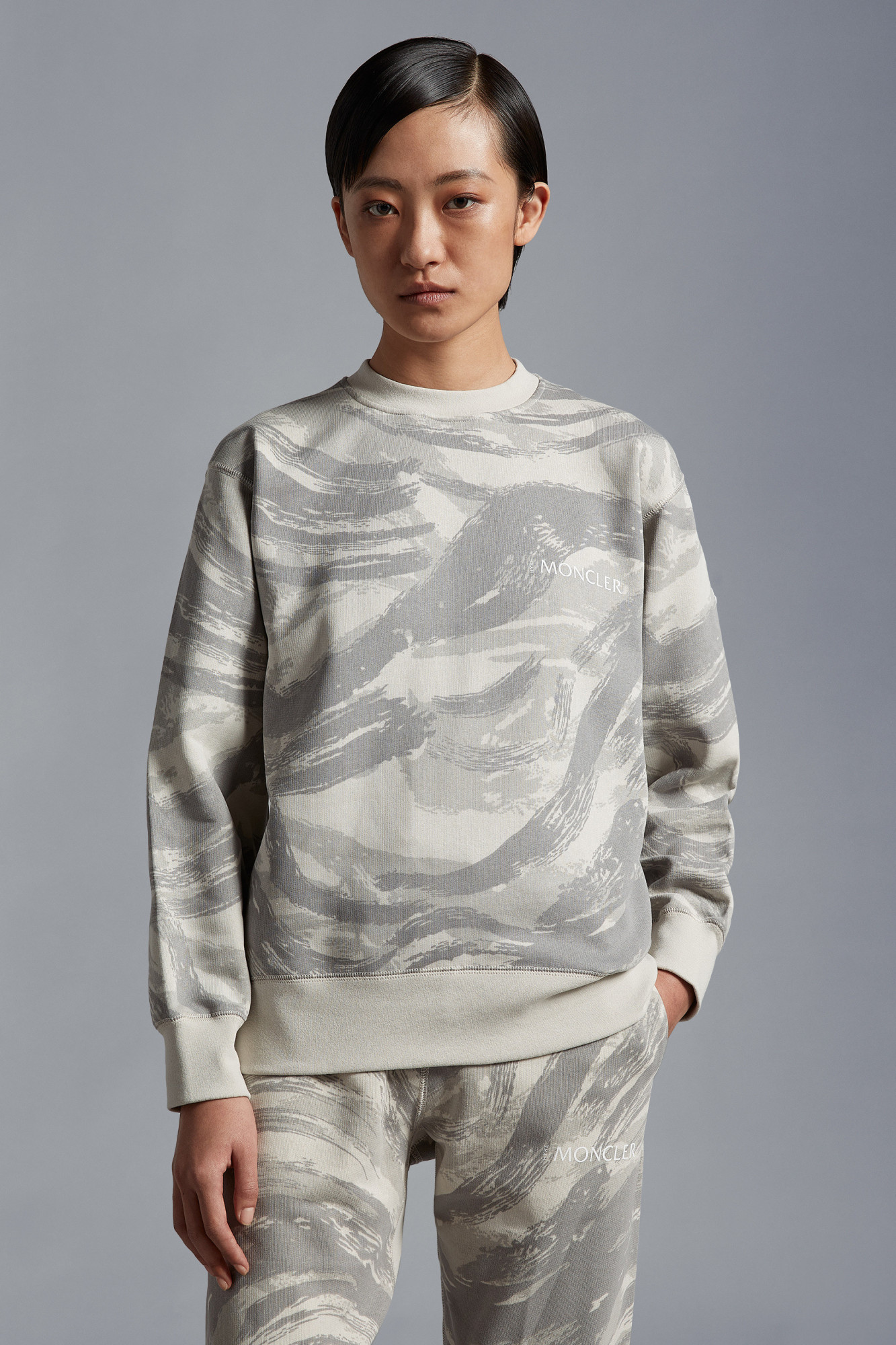 Moncler X Hyke Logo Printed Crewneck Sweatshirt In Gray